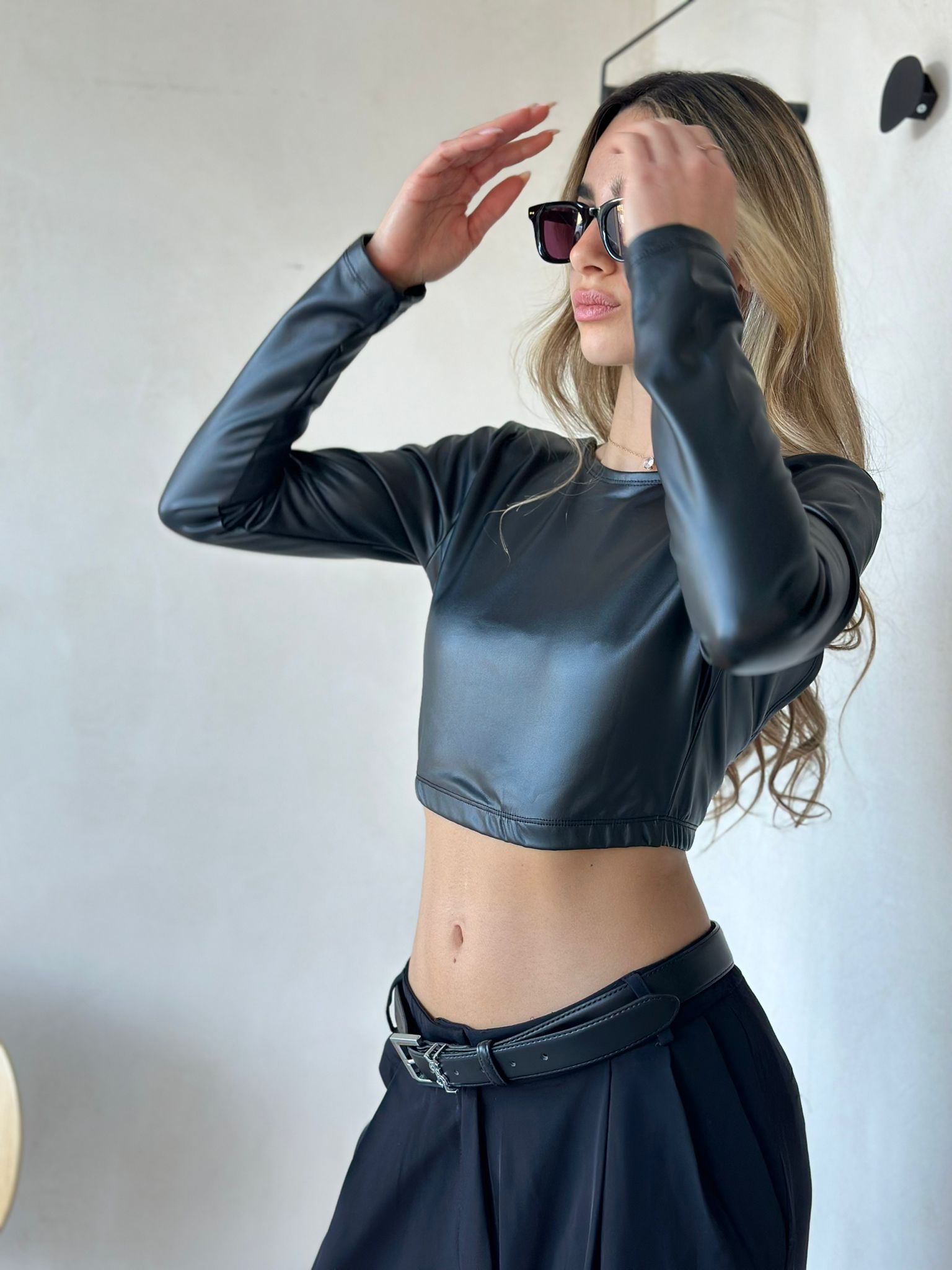 טופ אדל דמוי עור