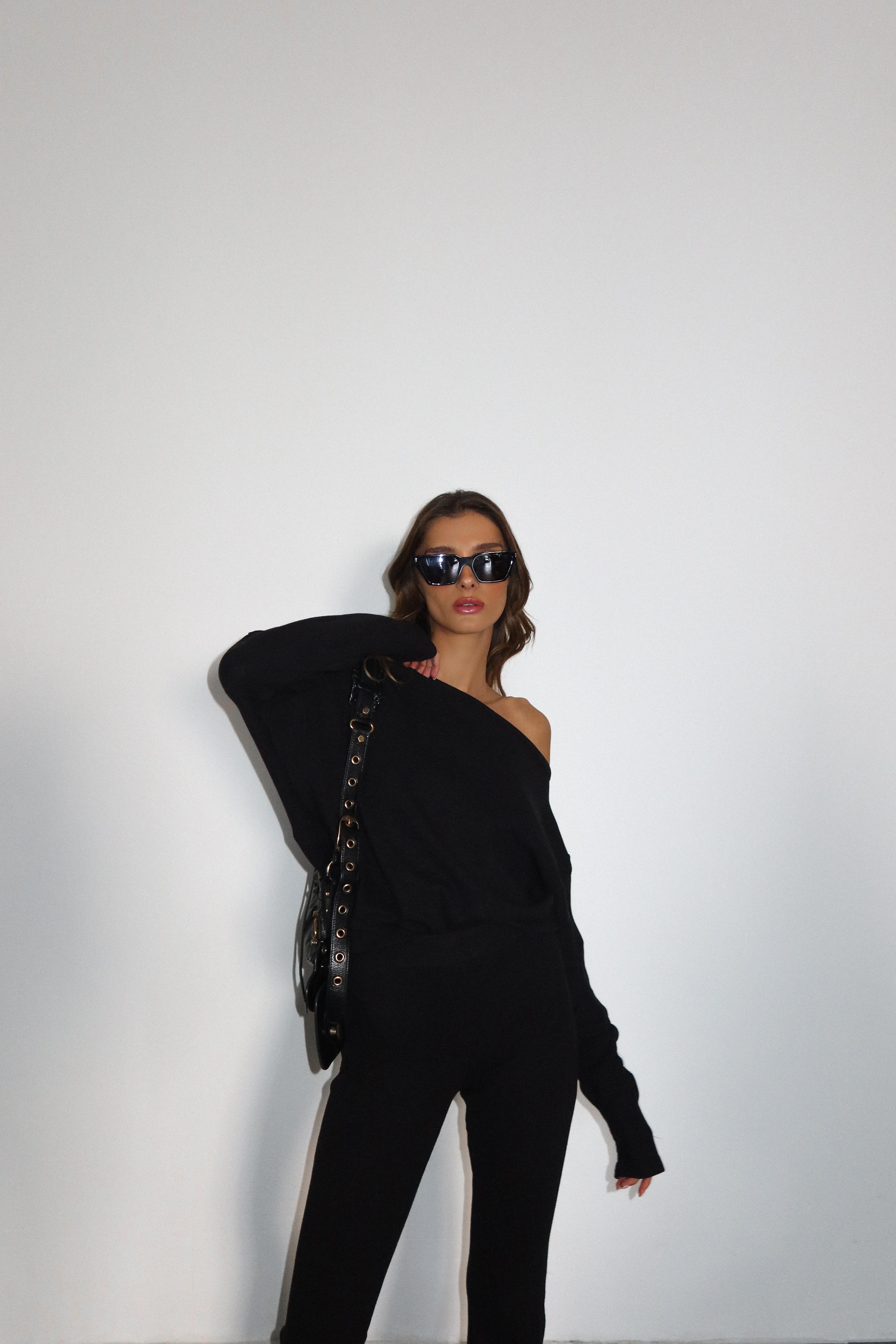 חליפת מטאה שחור