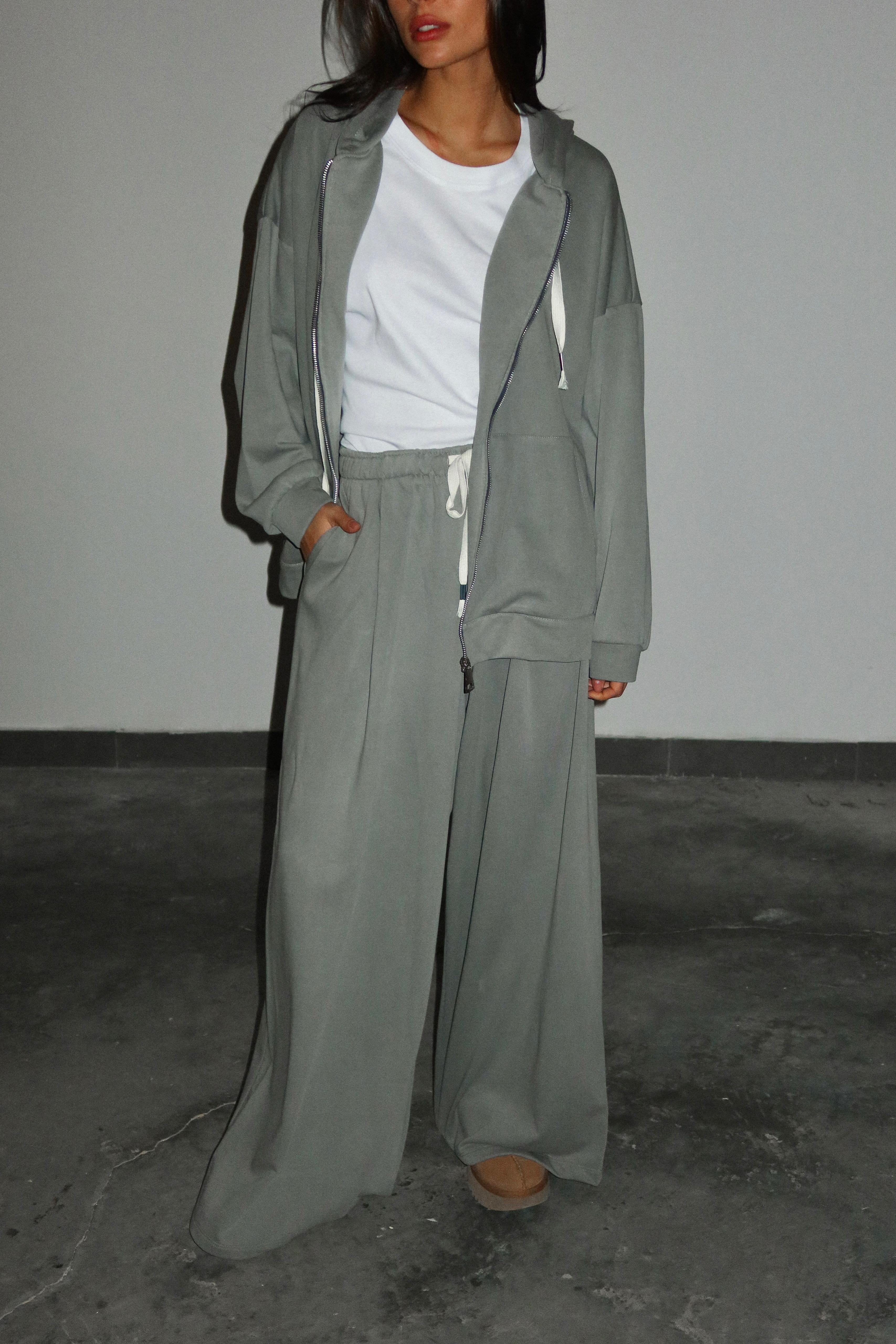 חליפת נאירו אפור