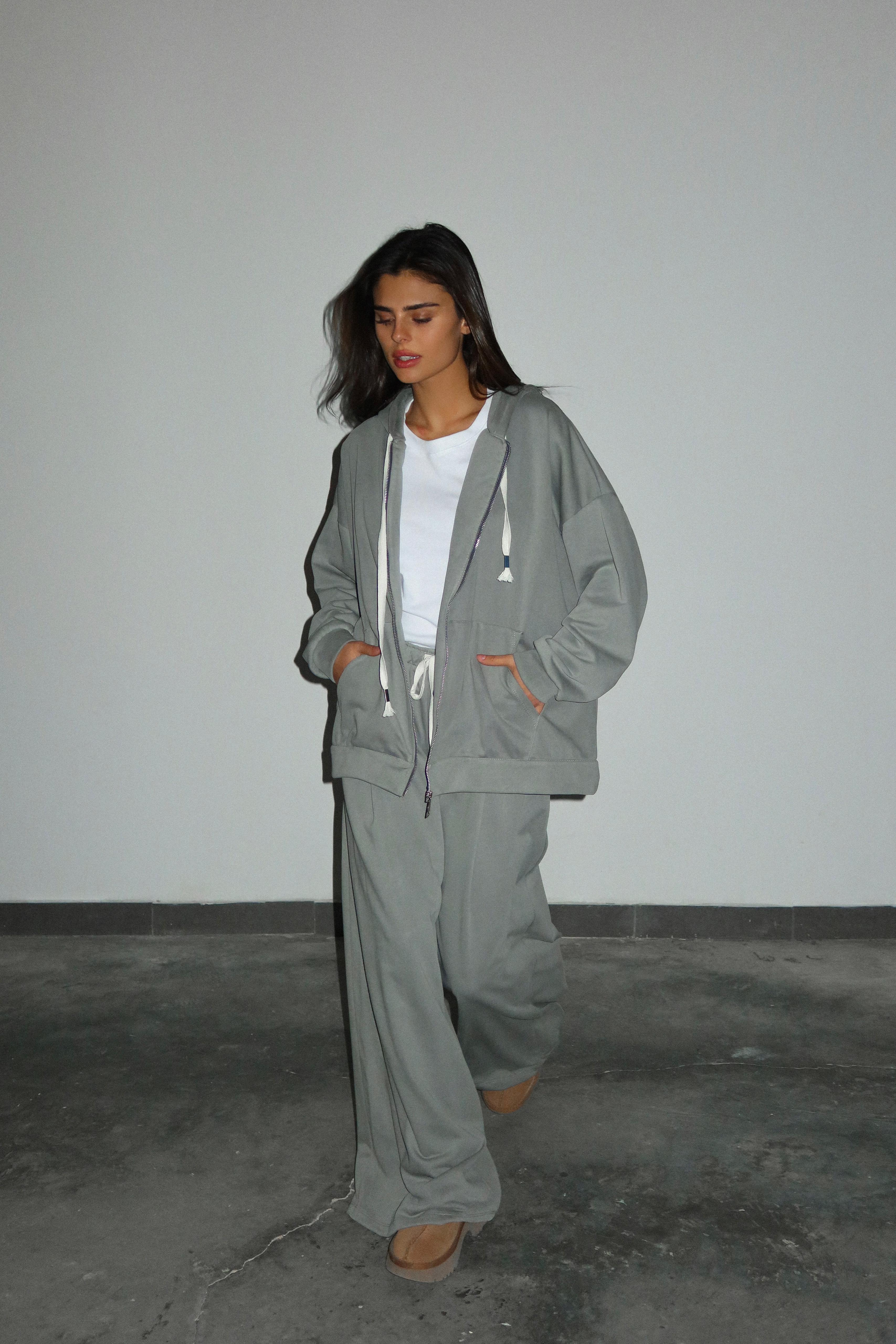 חליפת נאירו אפור