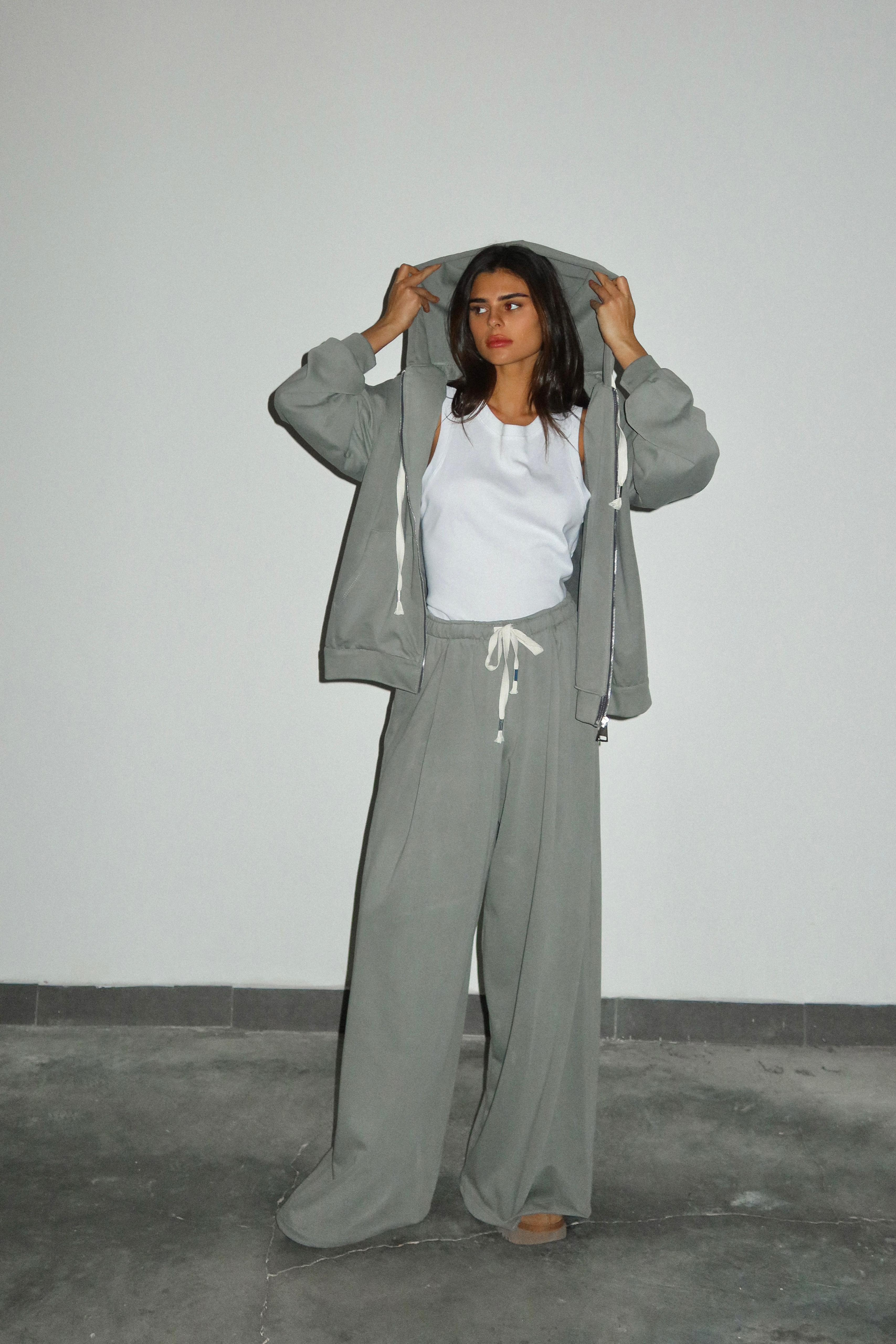 חליפת נאירו אפור