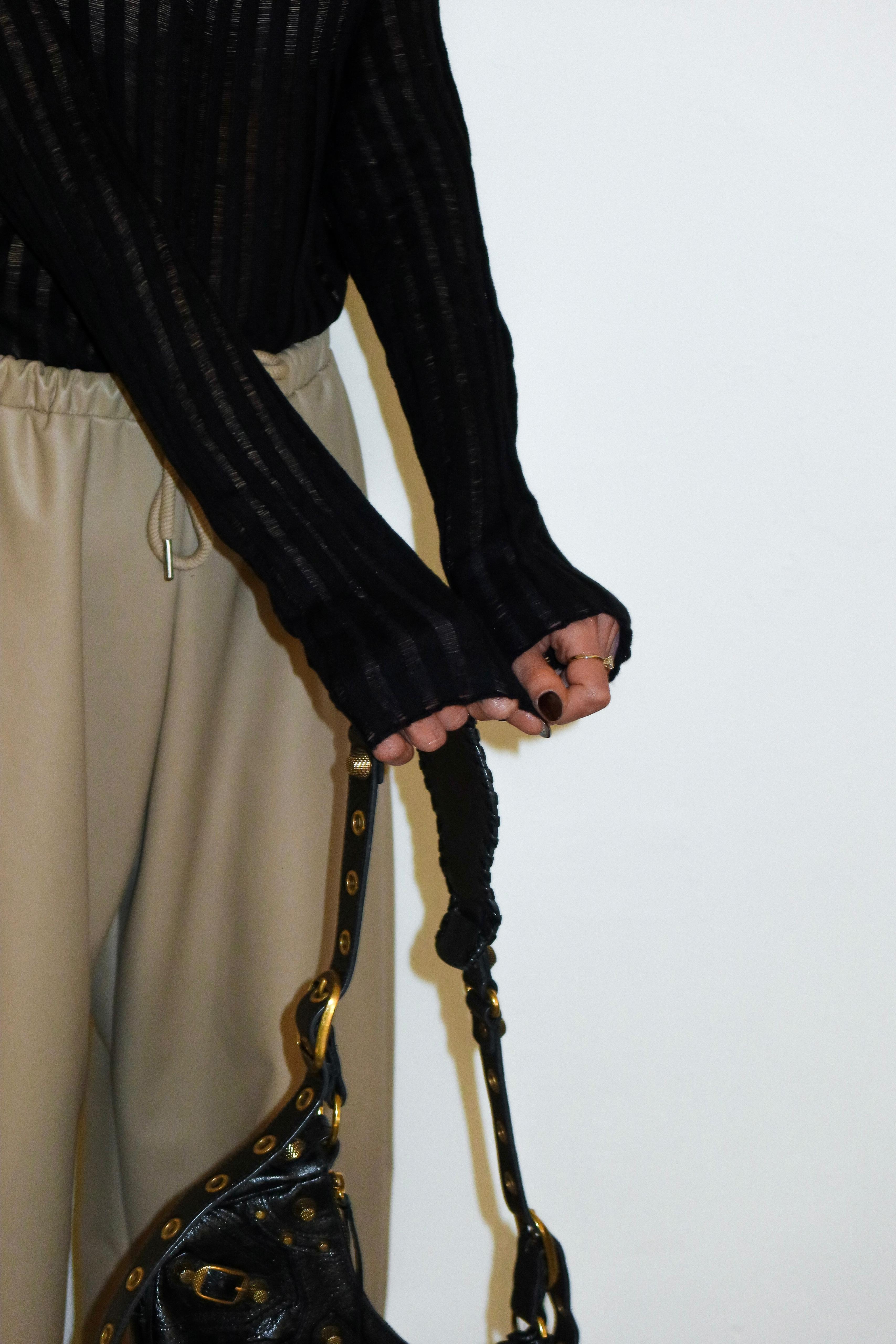 סריג ג'יפסי שחור