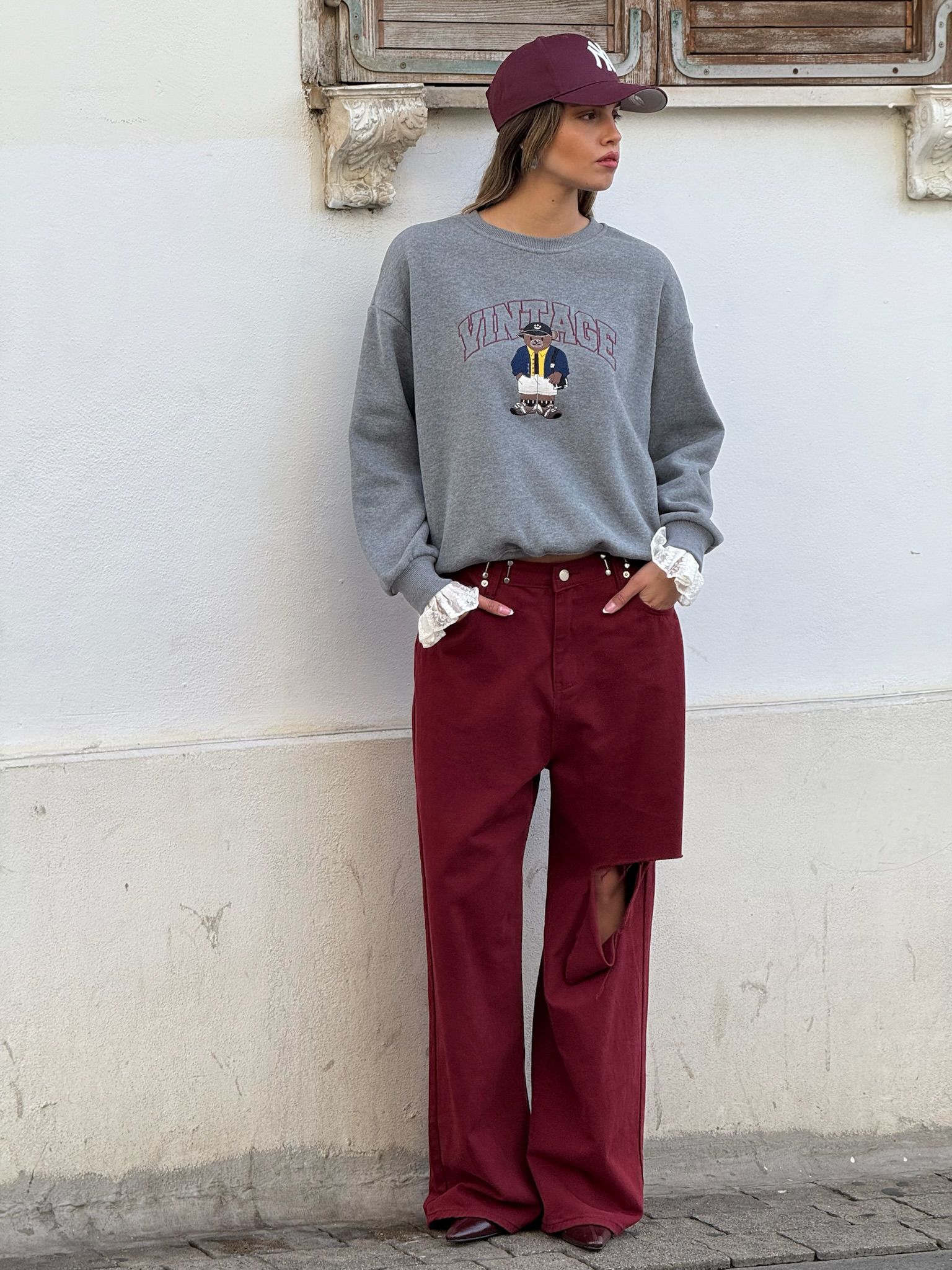 סווצ'ר טום אפור