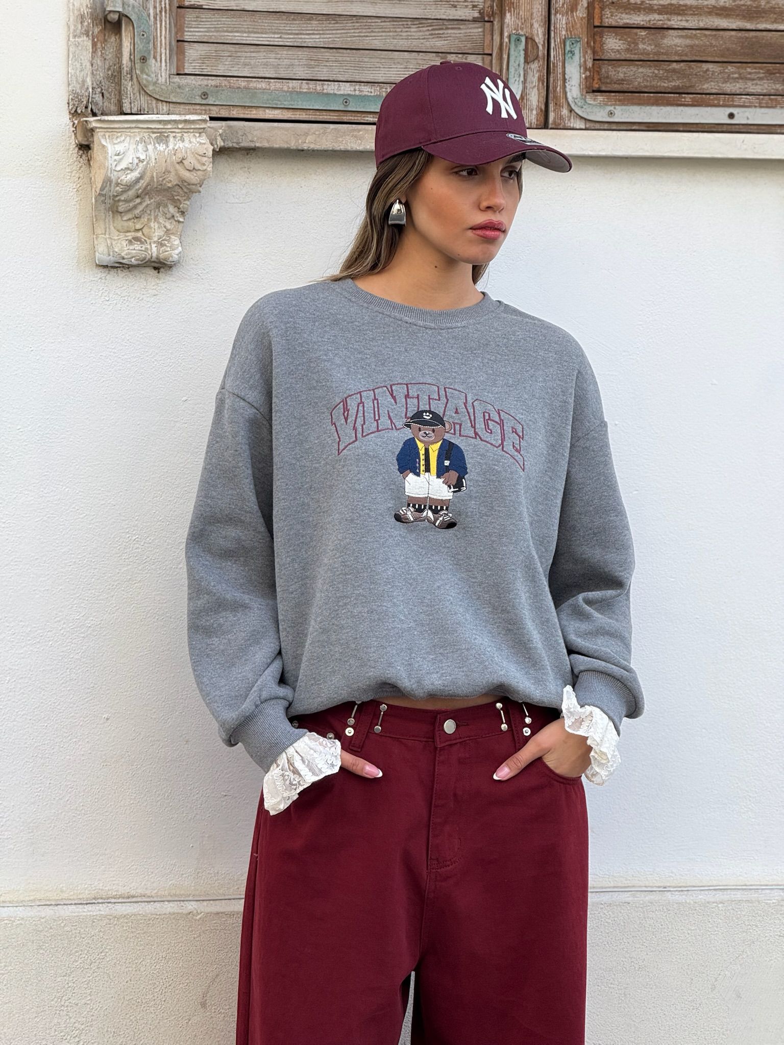 סווצ'ר טום אפור