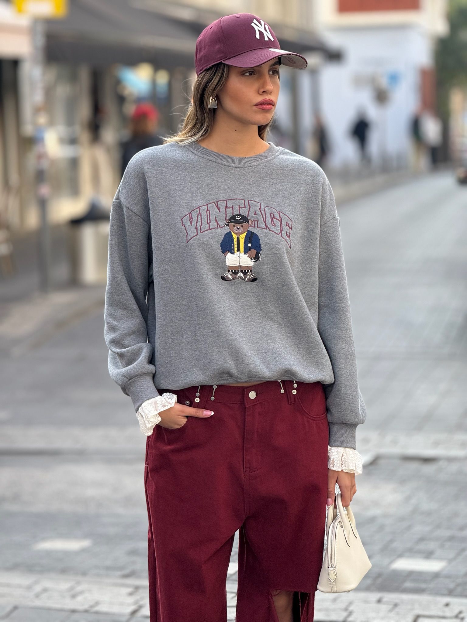 סווצ'ר טום אפור