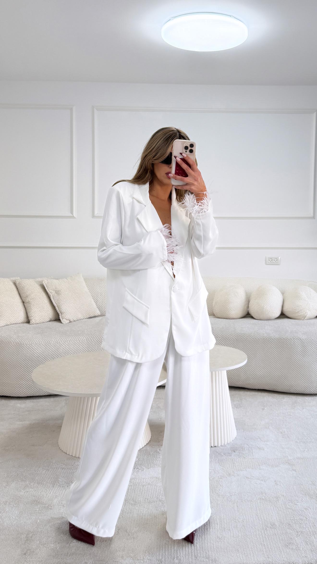 חליפת נוצות לבן