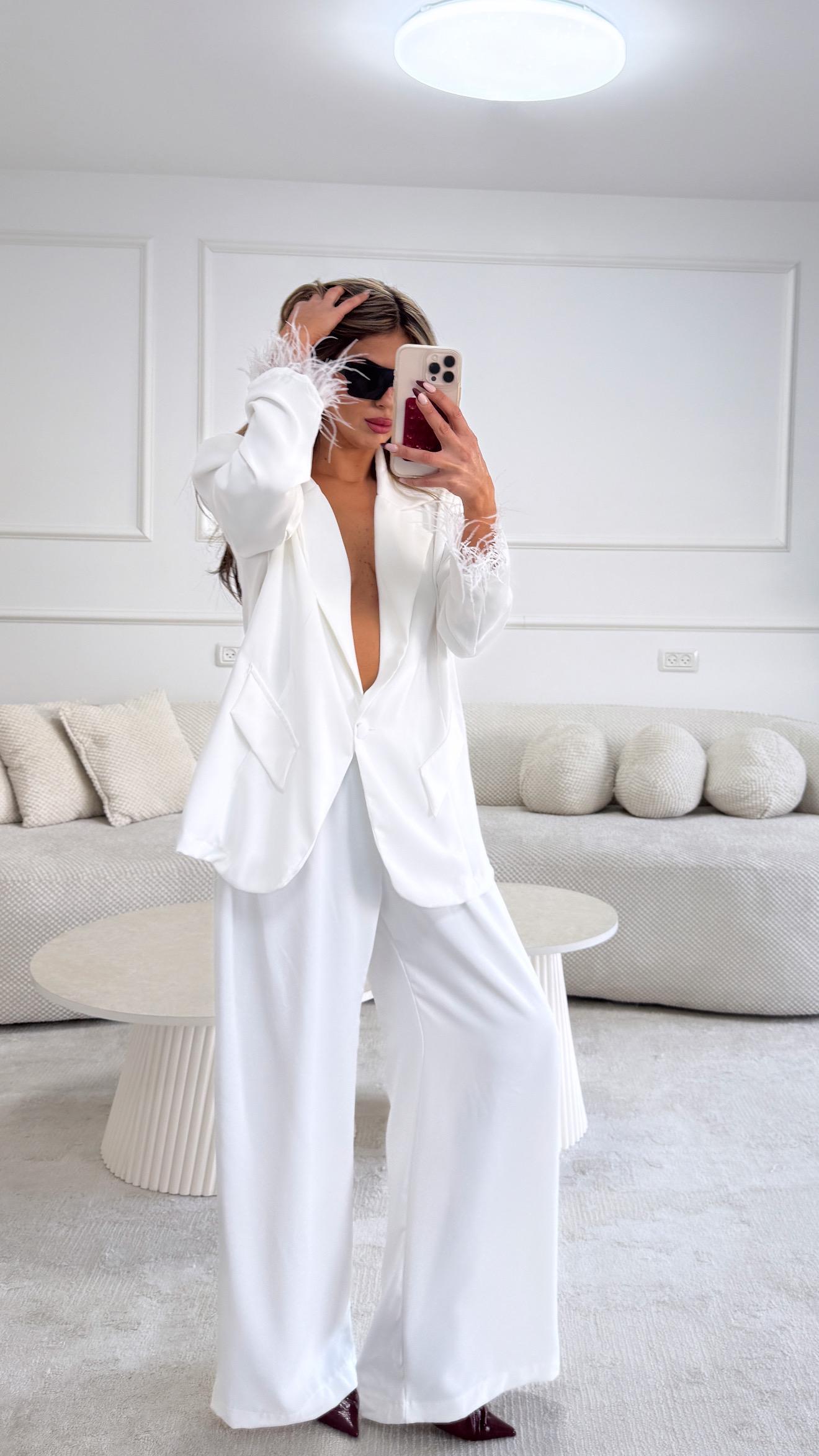 חליפת נוצות לבן