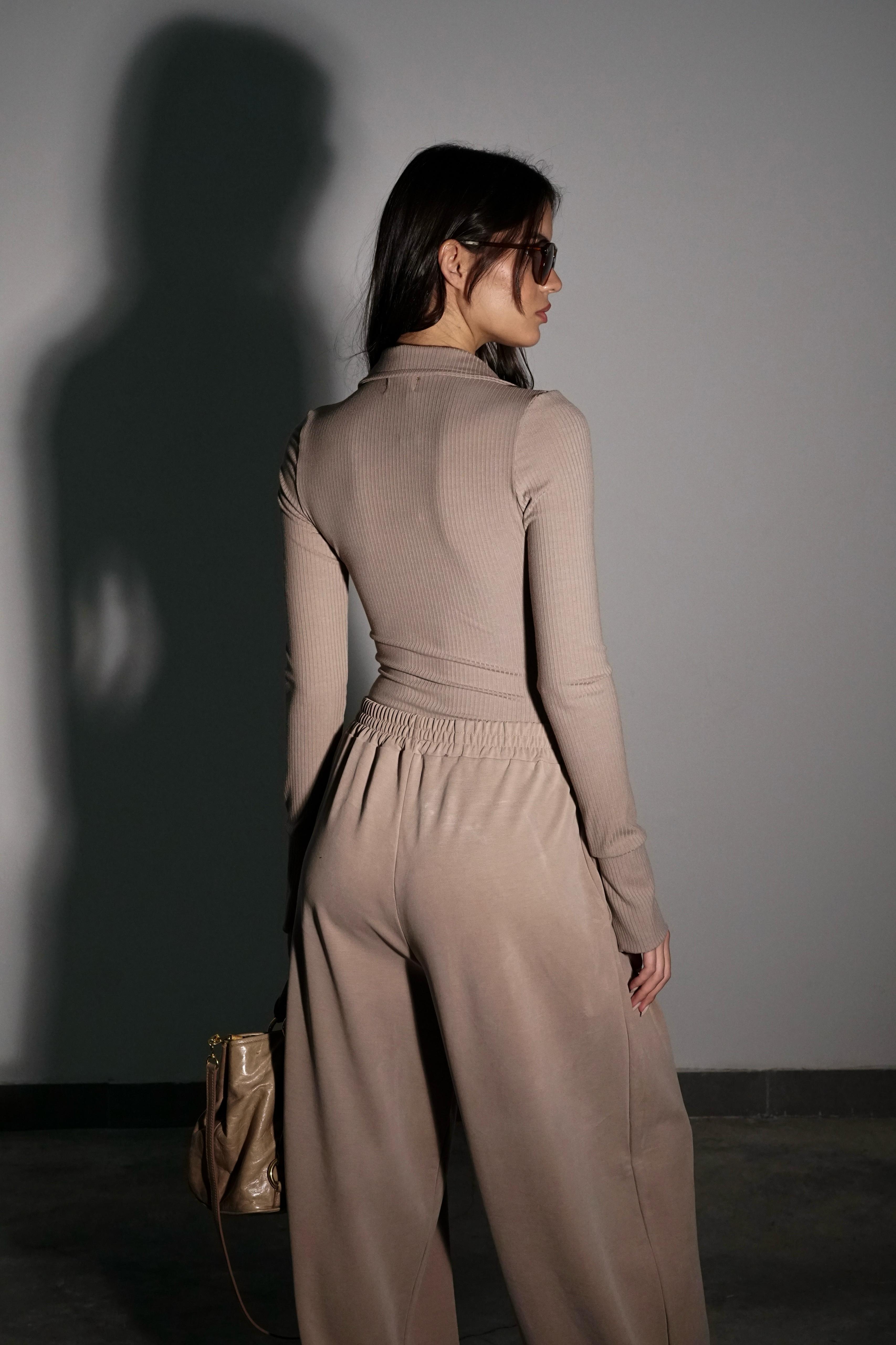 מכנסי קייסי מוקה