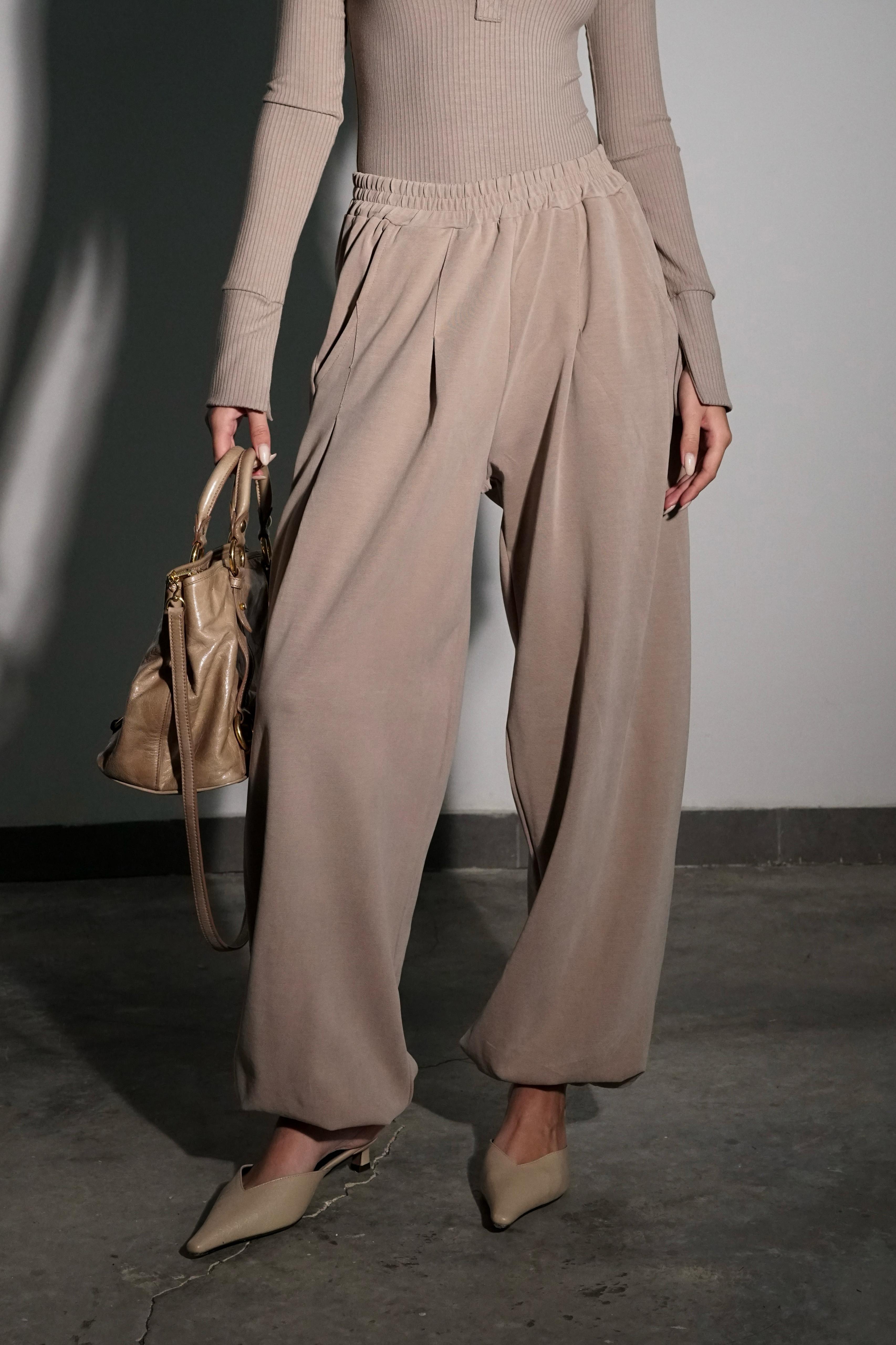 מכנסי קייסי מוקה