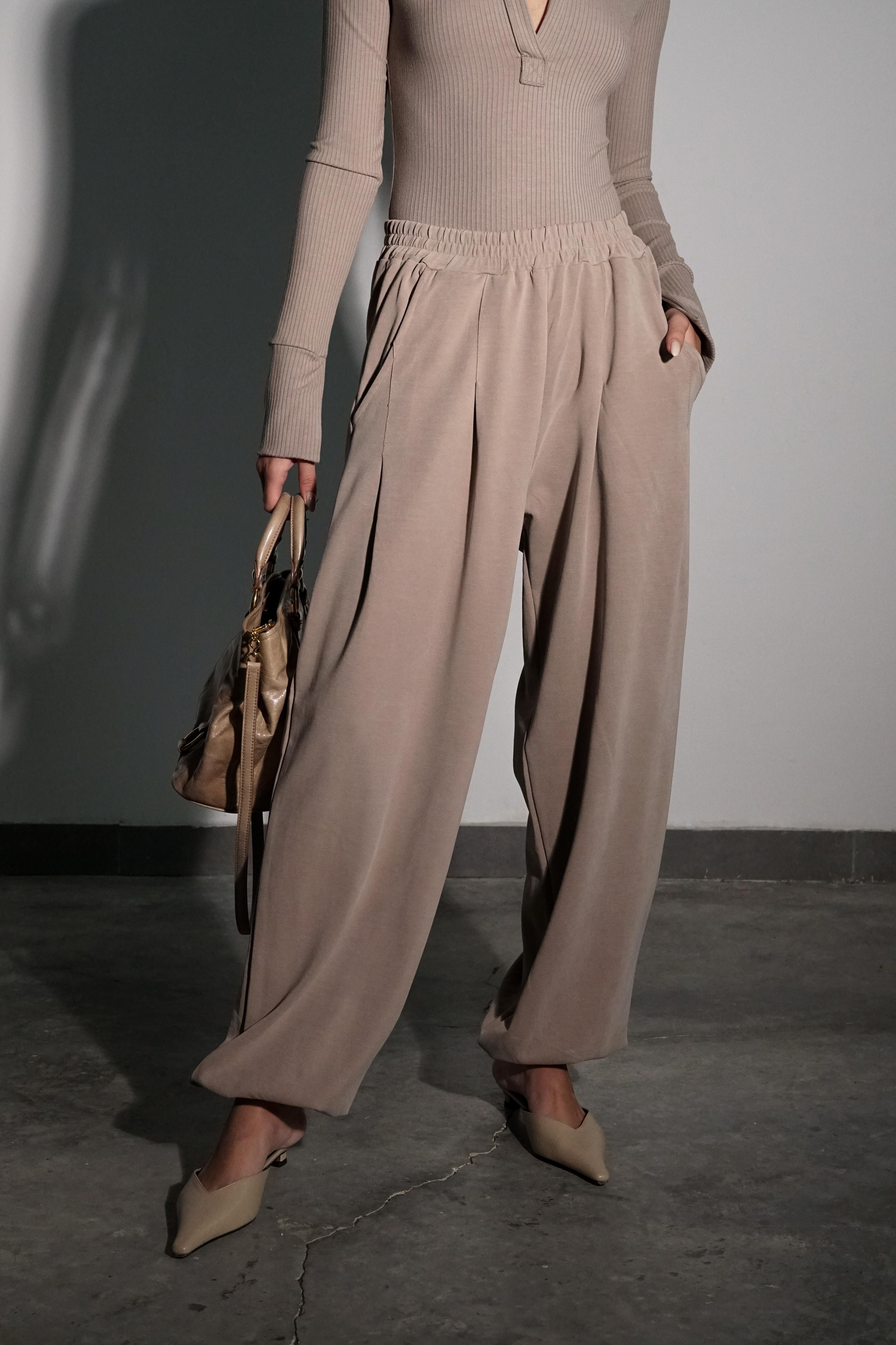 מכנסי קייסי מוקה