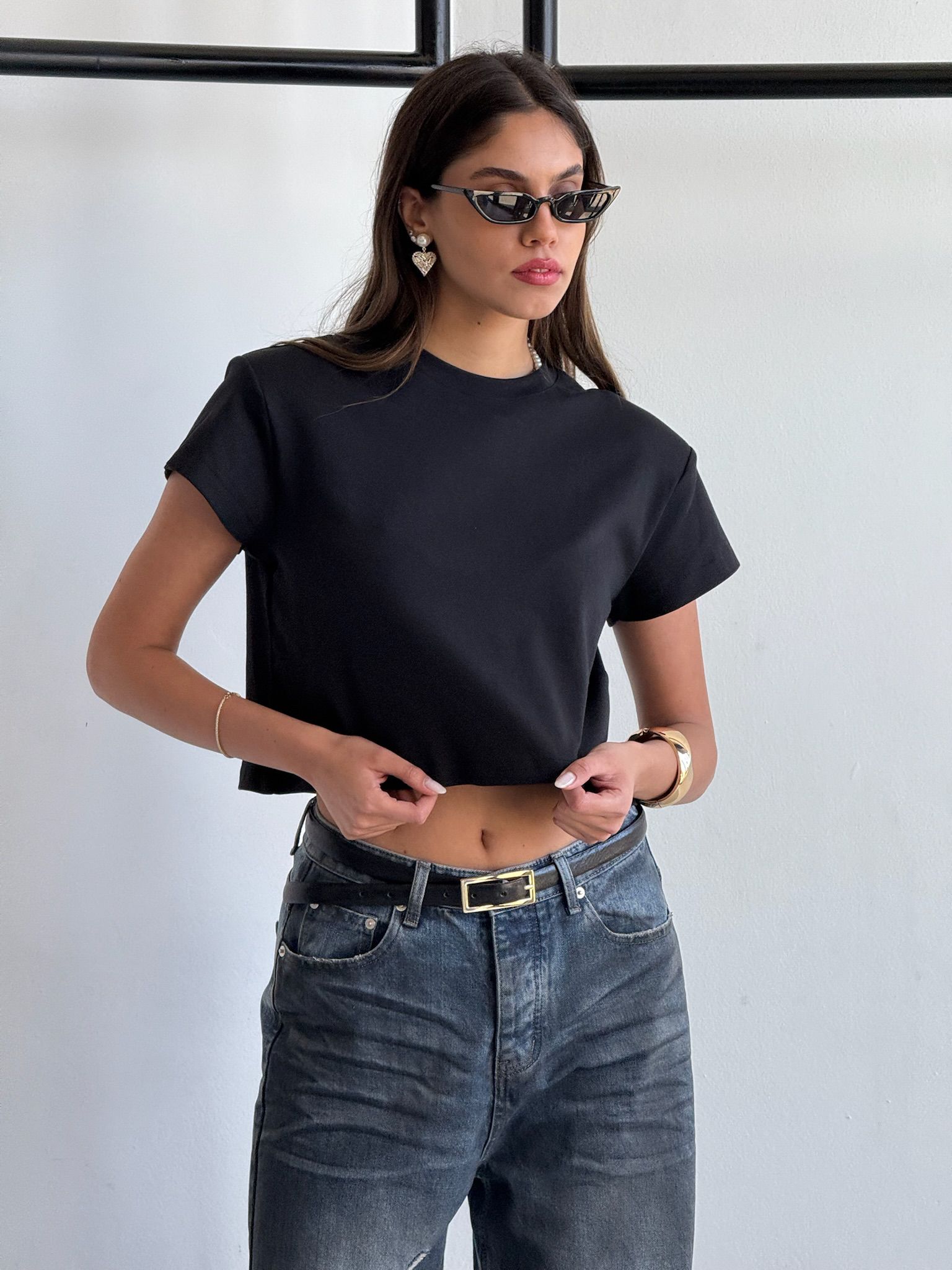 חולצת בילי שחור