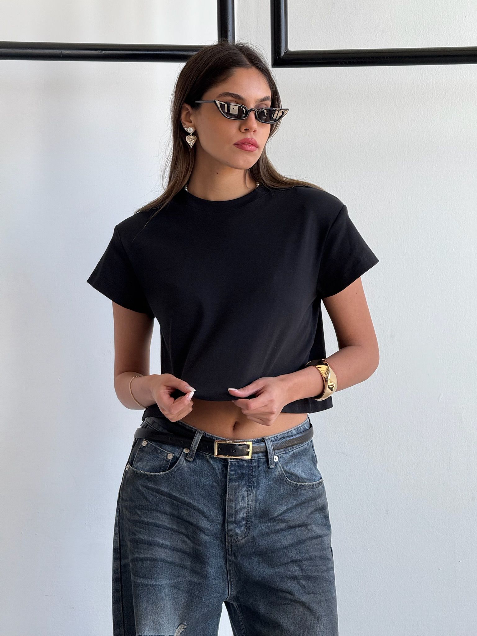 חולצת בילי שחור