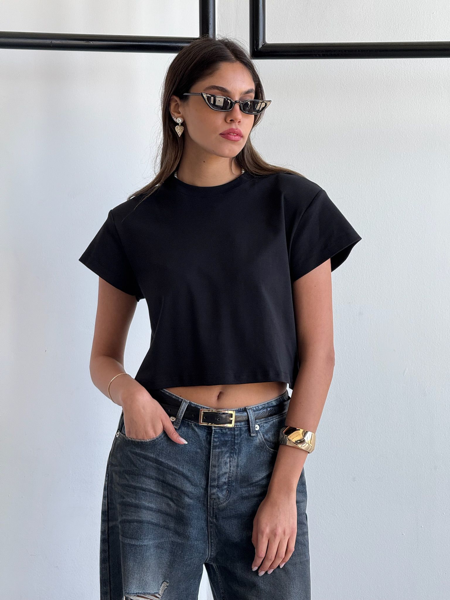 חולצת בילי שחור