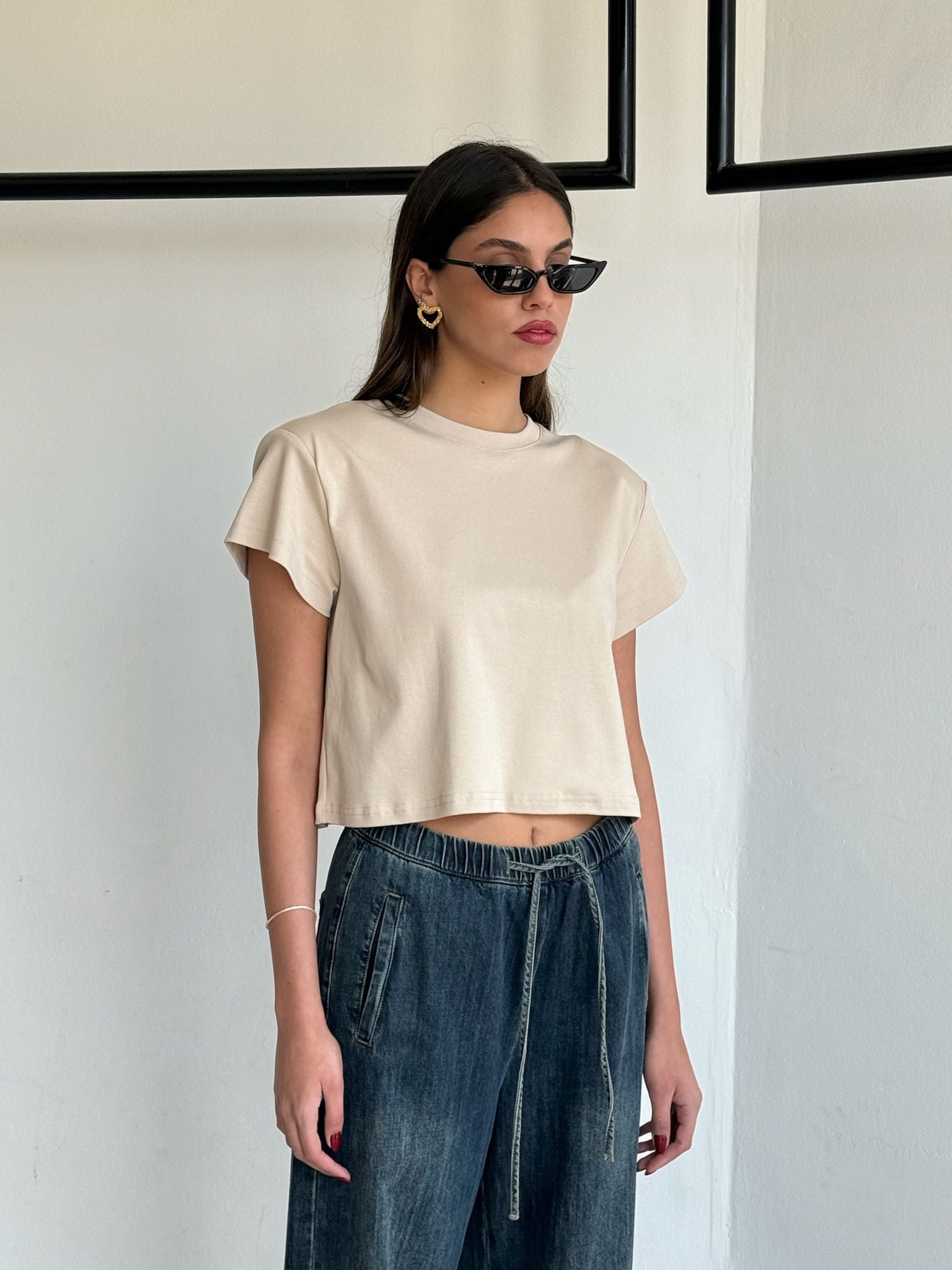 חולצת בילי בז'