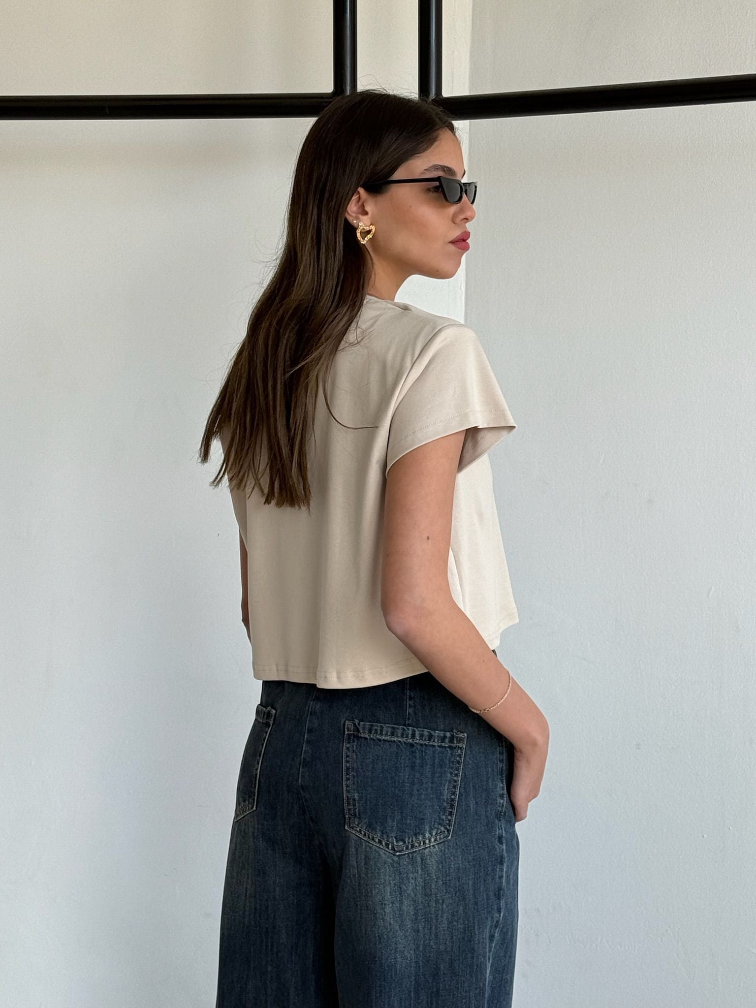 חולצת בילי בז'