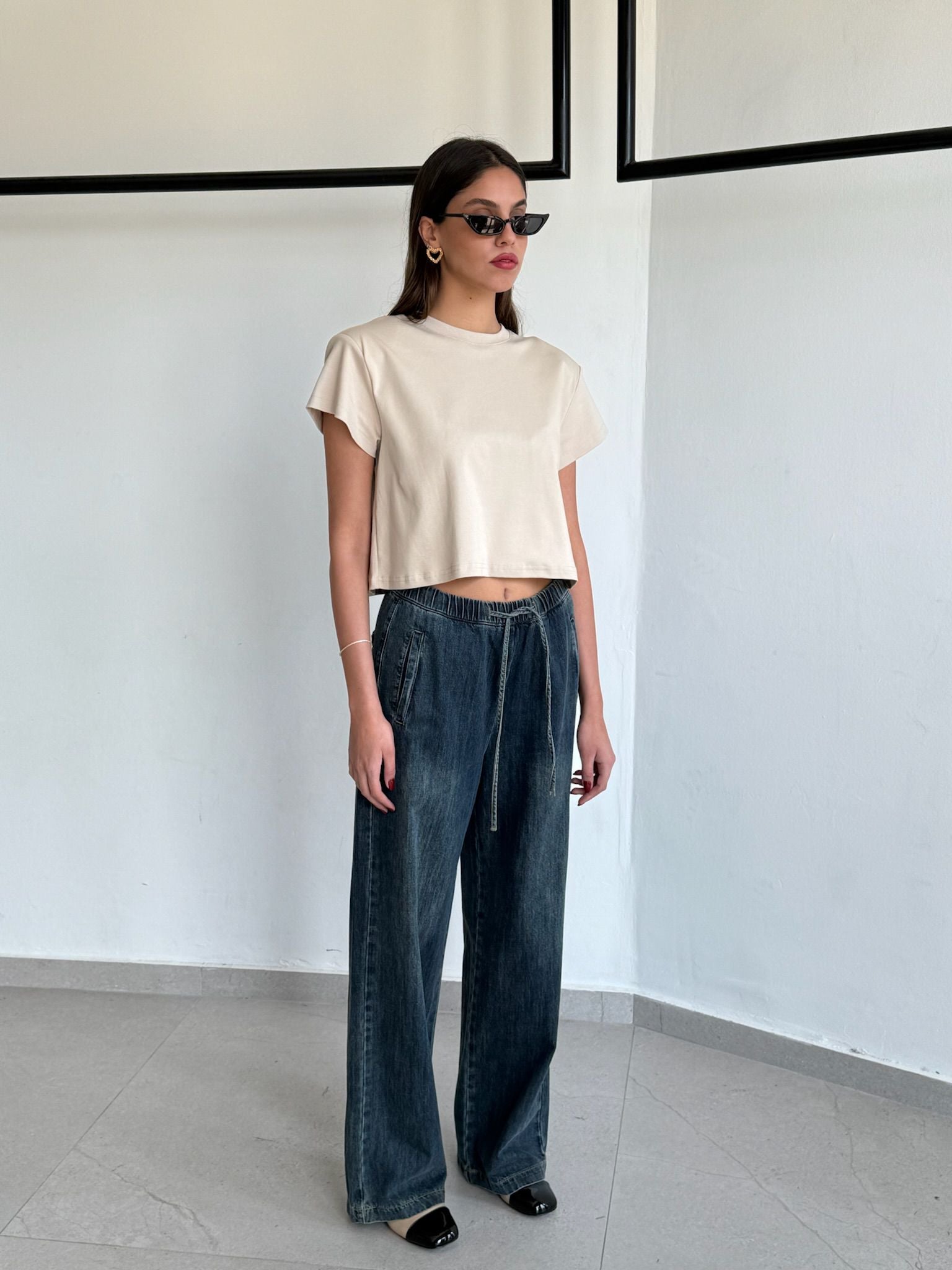 חולצת בילי בז'