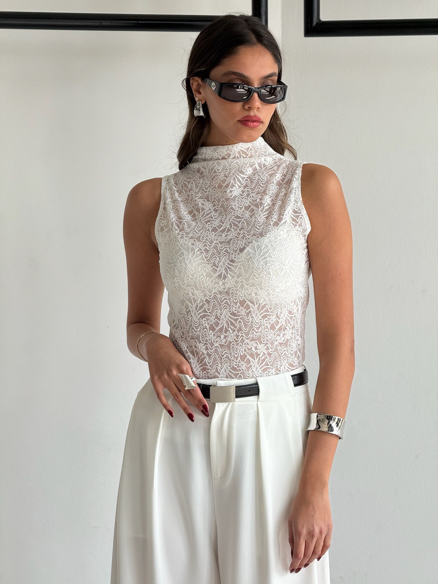 חולצת שירה לבן