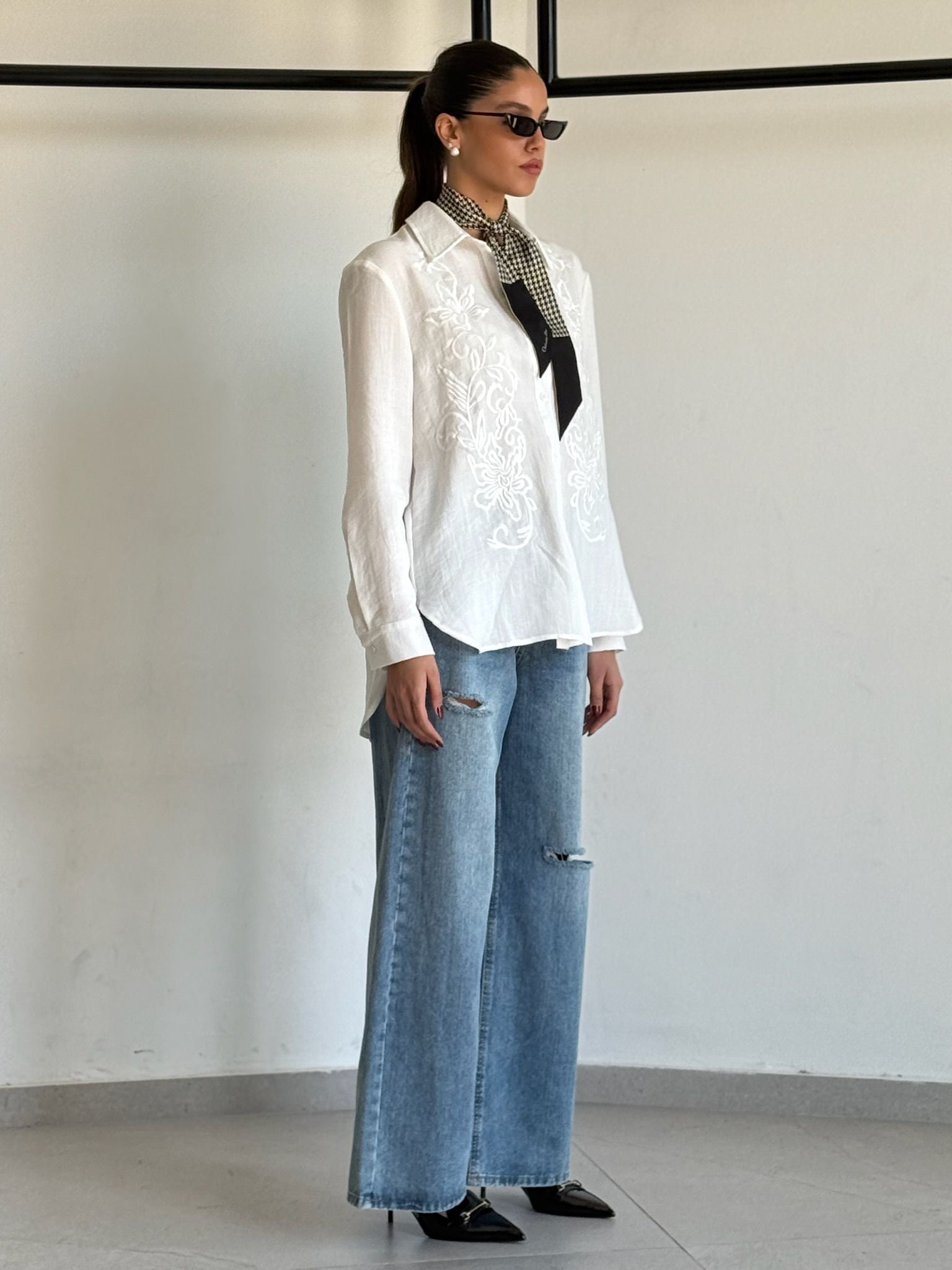 חולצת לו לבן