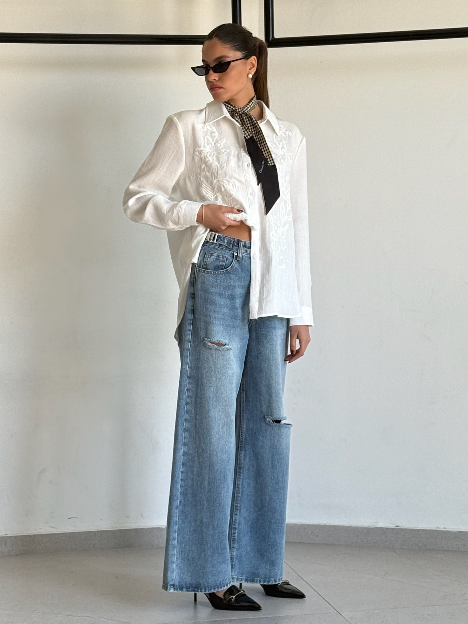 חולצת לו לבן