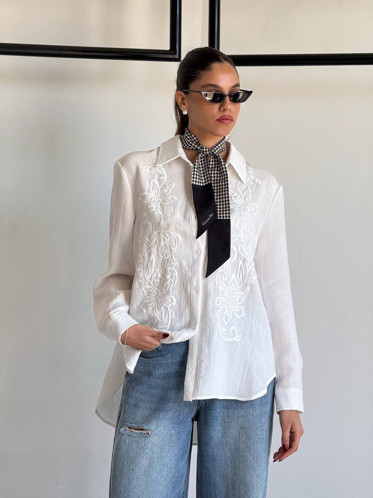 חולצת לו לבן