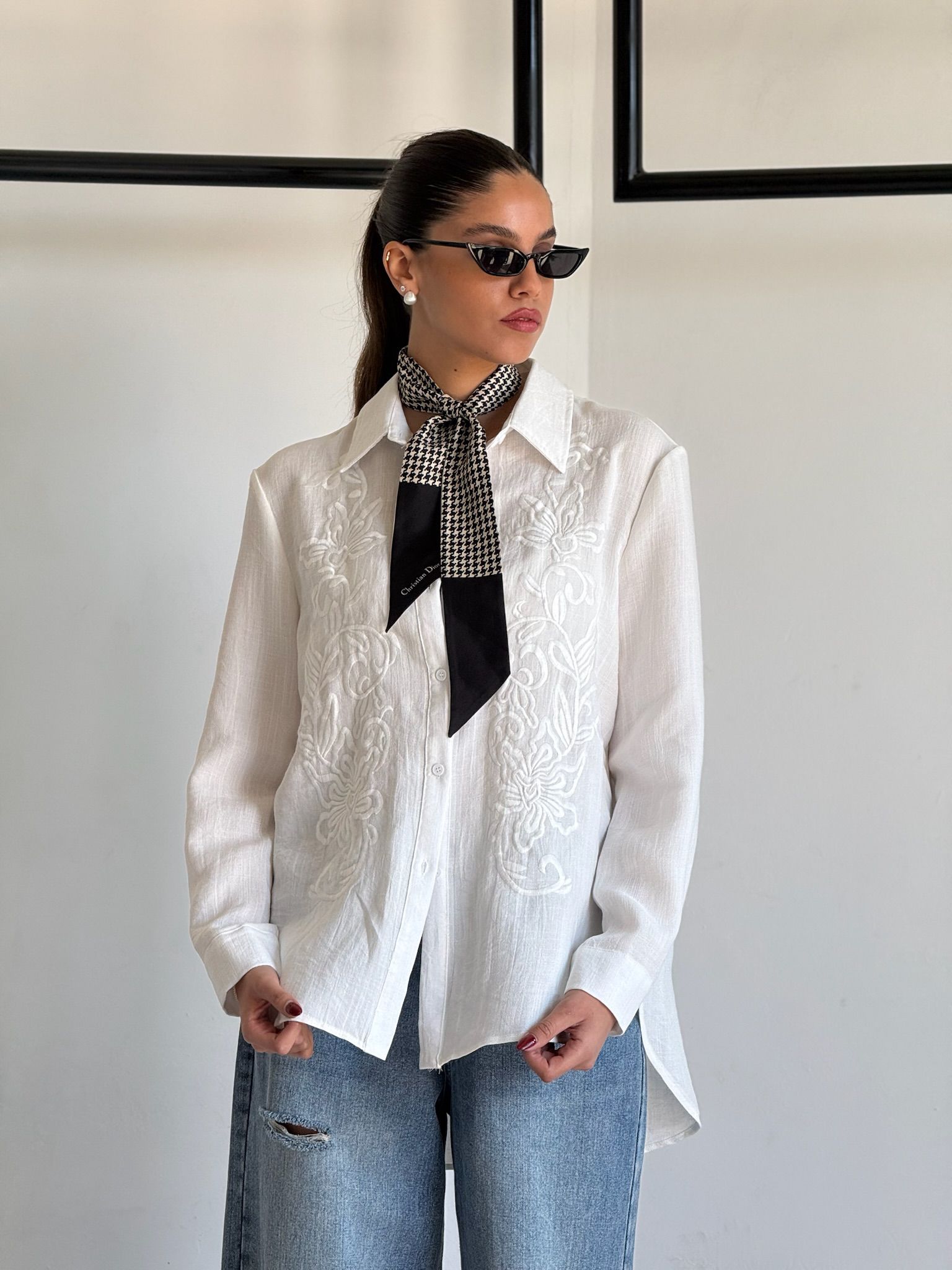 חולצת לו לבן