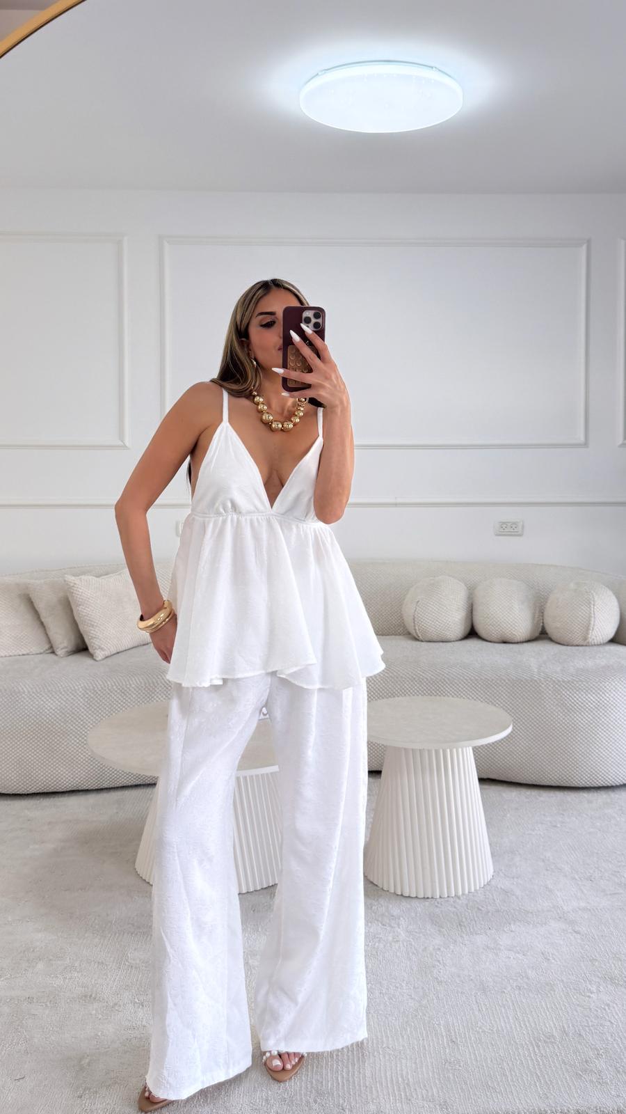 חליפת טנסי לבן