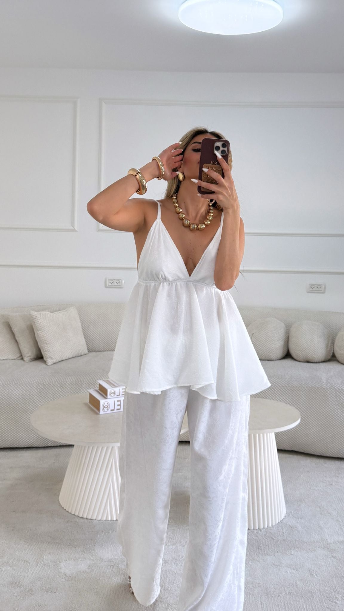 חליפת טנסי לבן