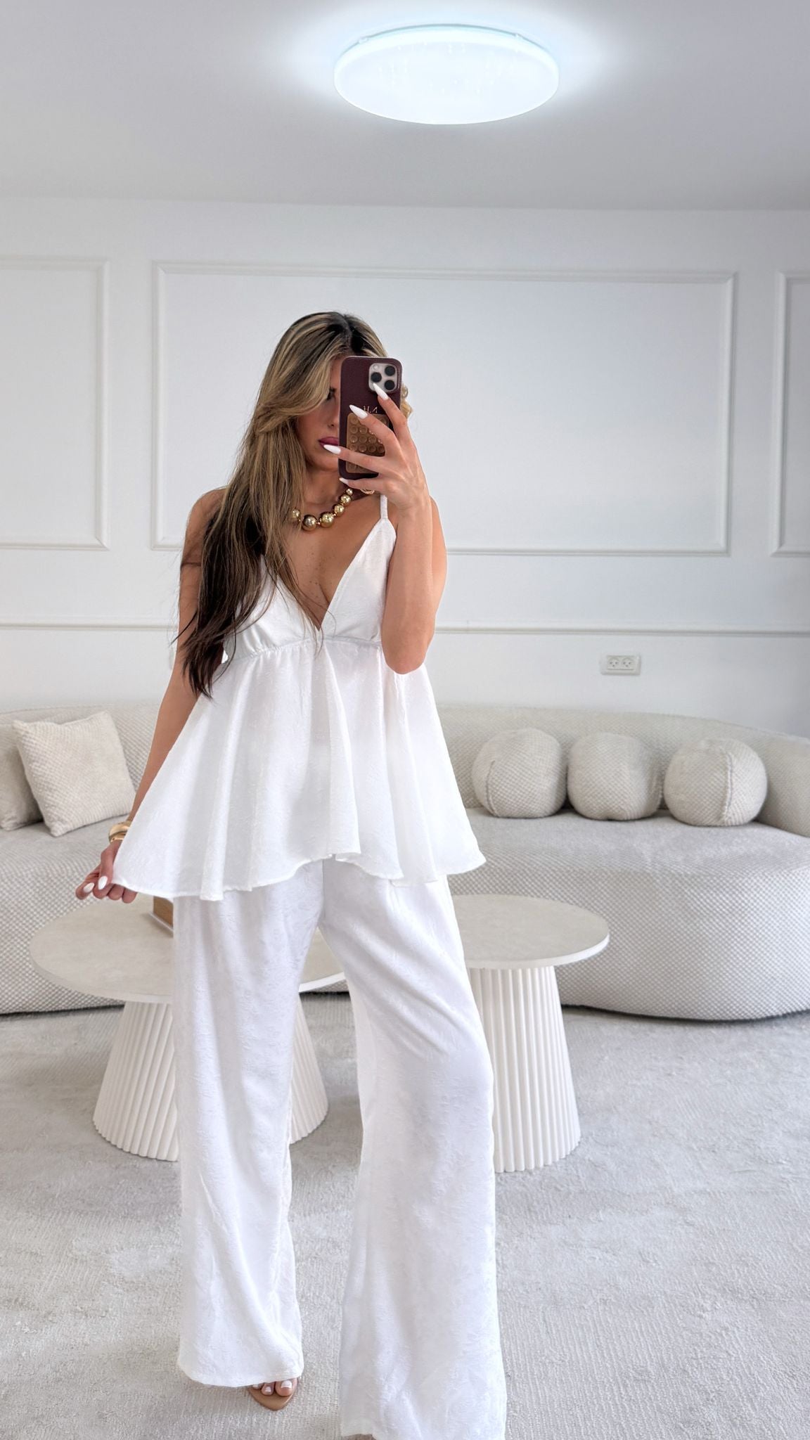 חליפת טנסי לבן