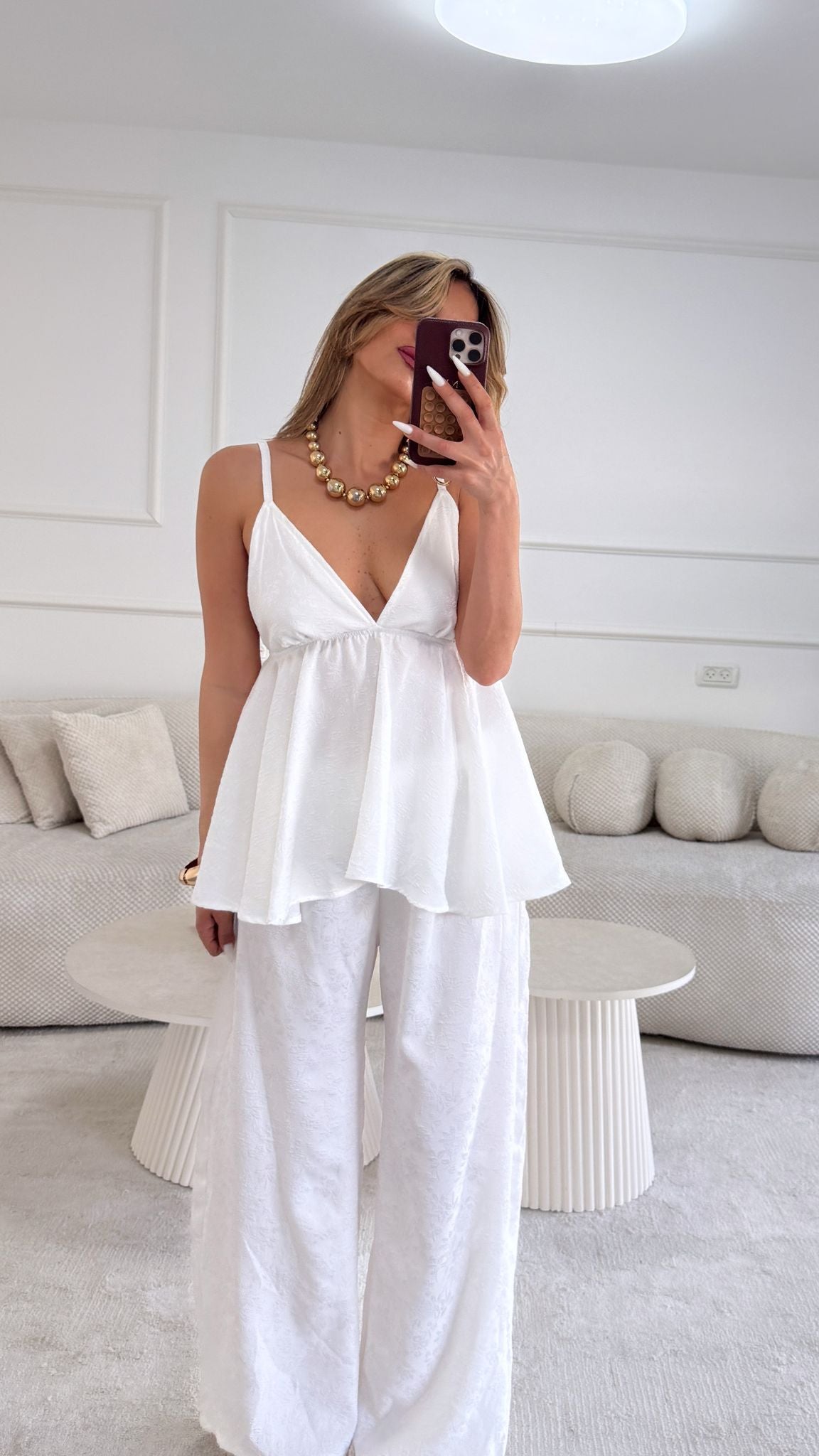 חליפת טנסי לבן