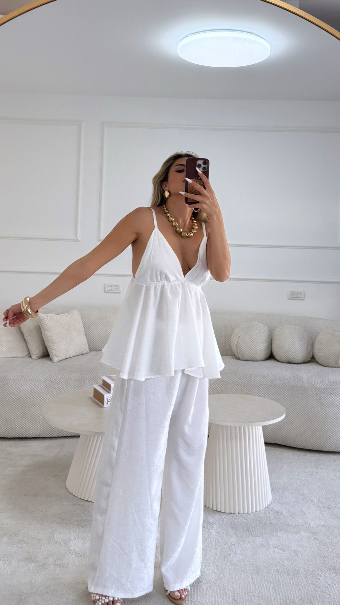 חליפת טנסי לבן