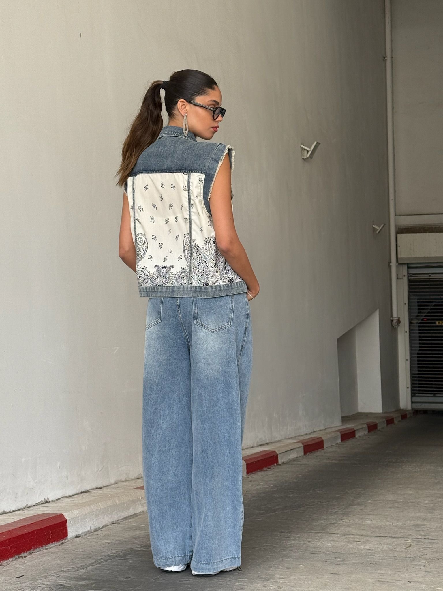 ווסט ג'ינס אילור