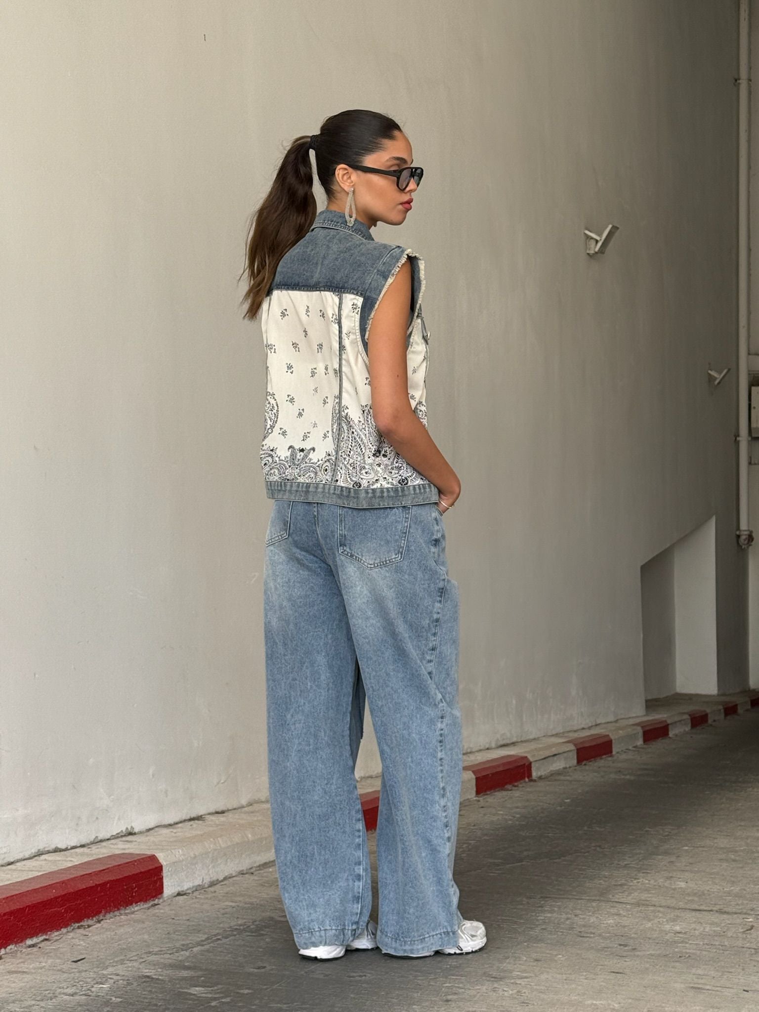 ווסט ג'ינס אילור