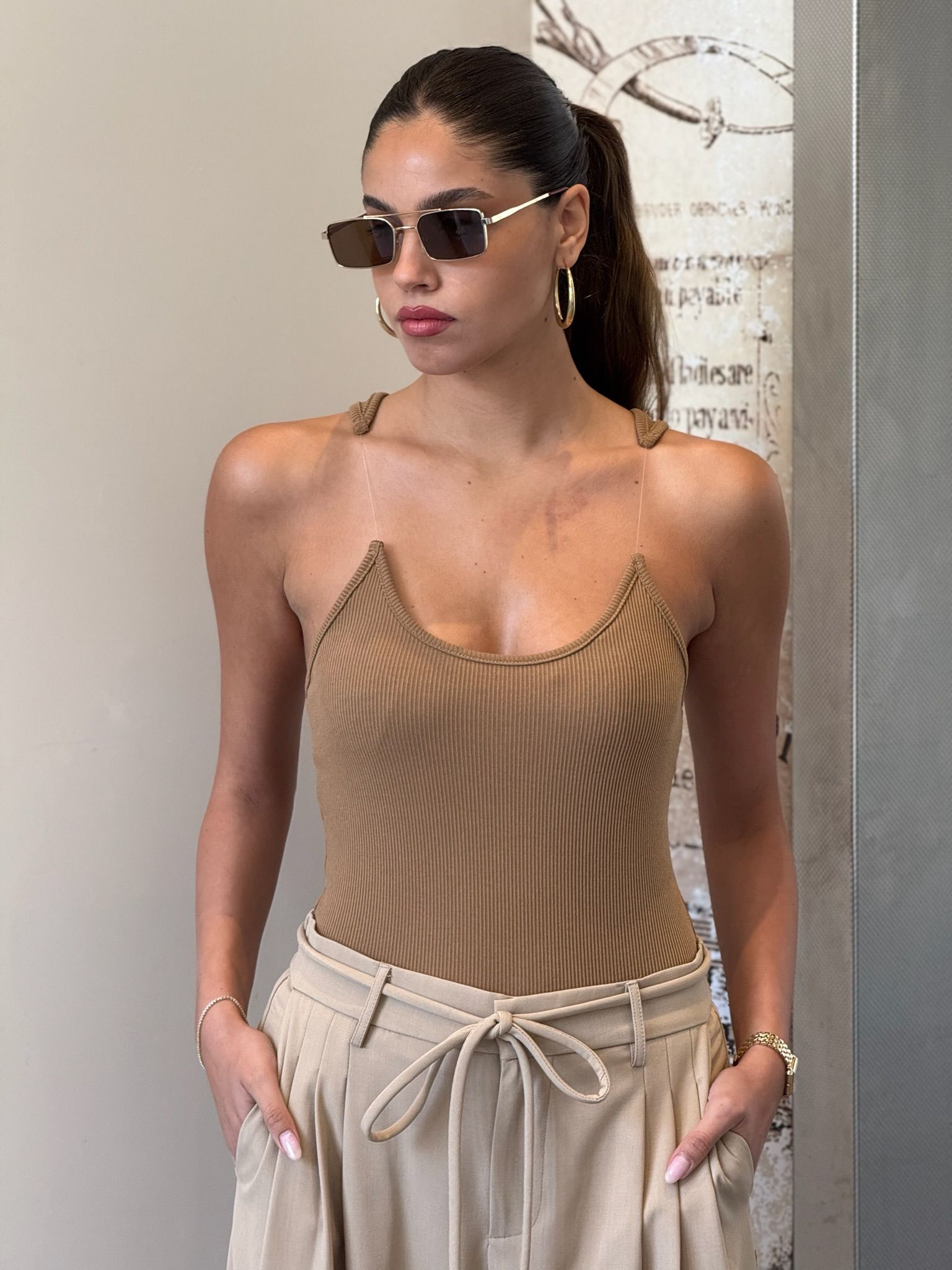 גופיית קלואה חום