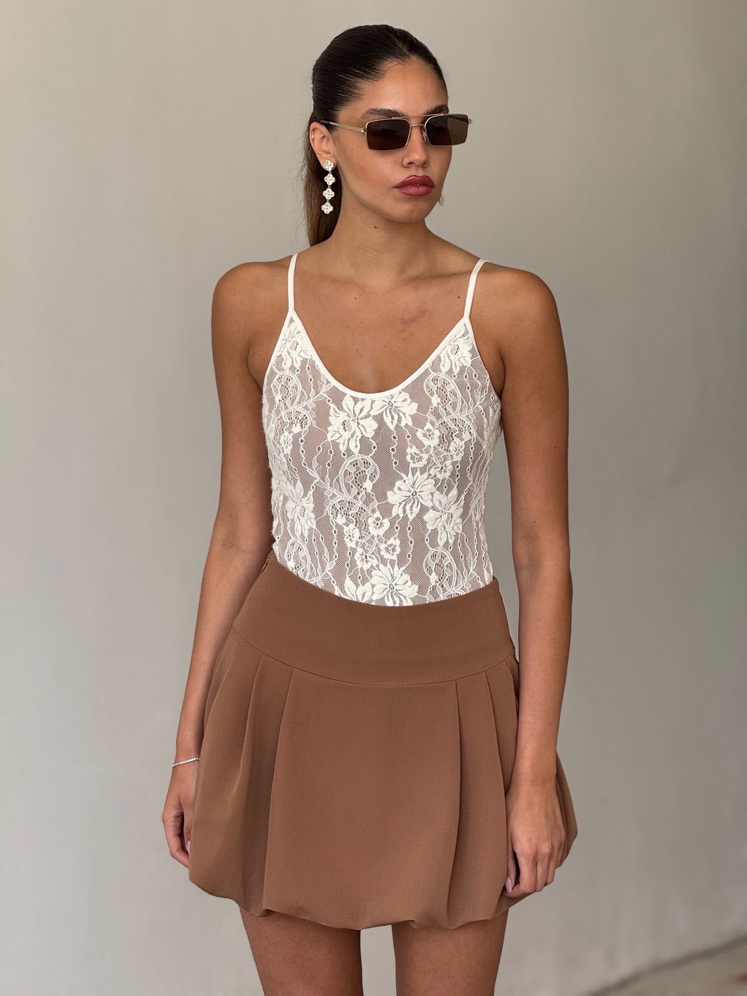 בגד גוף מיתר לבן