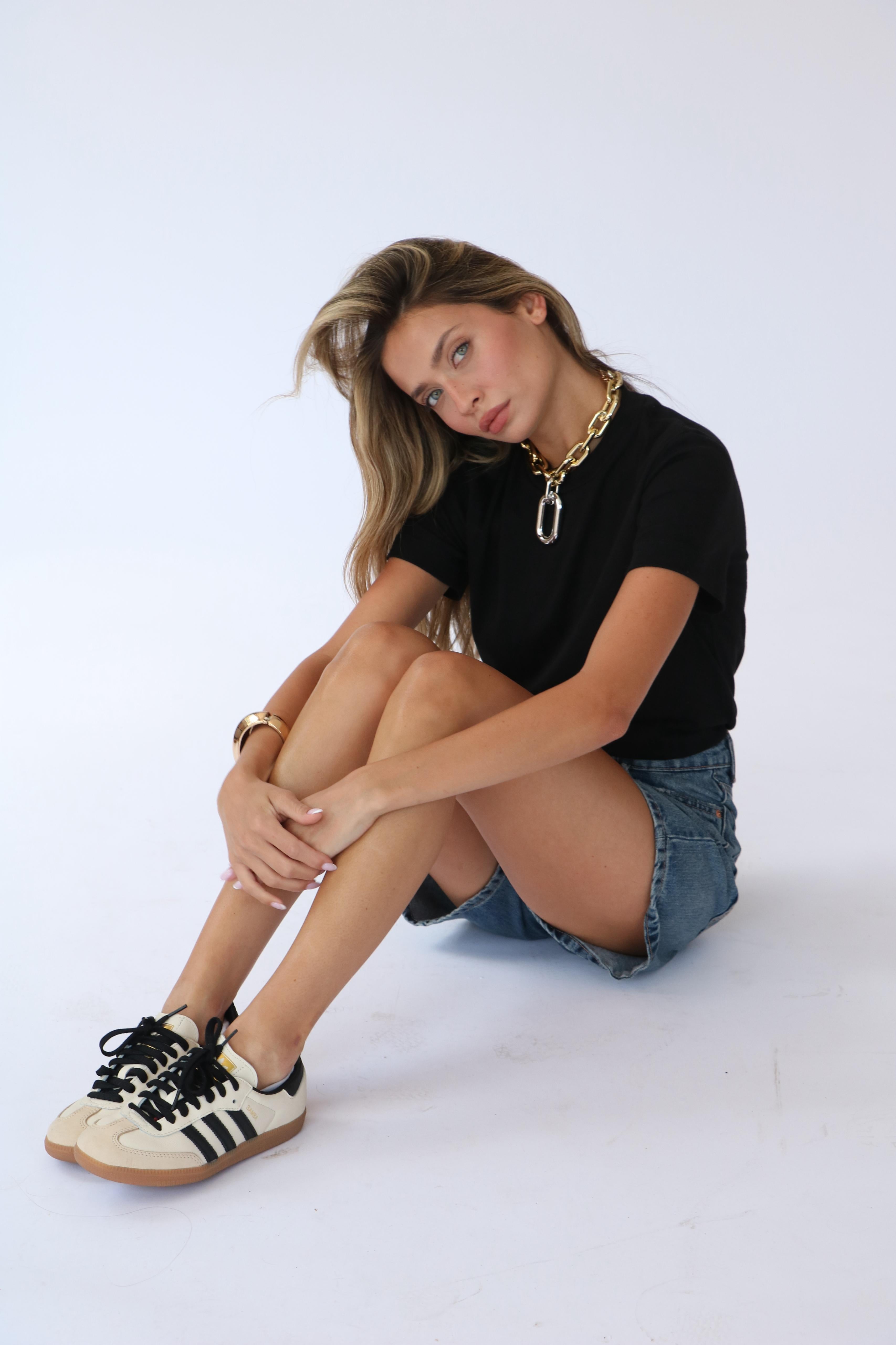 בייסיק ניקה שחור