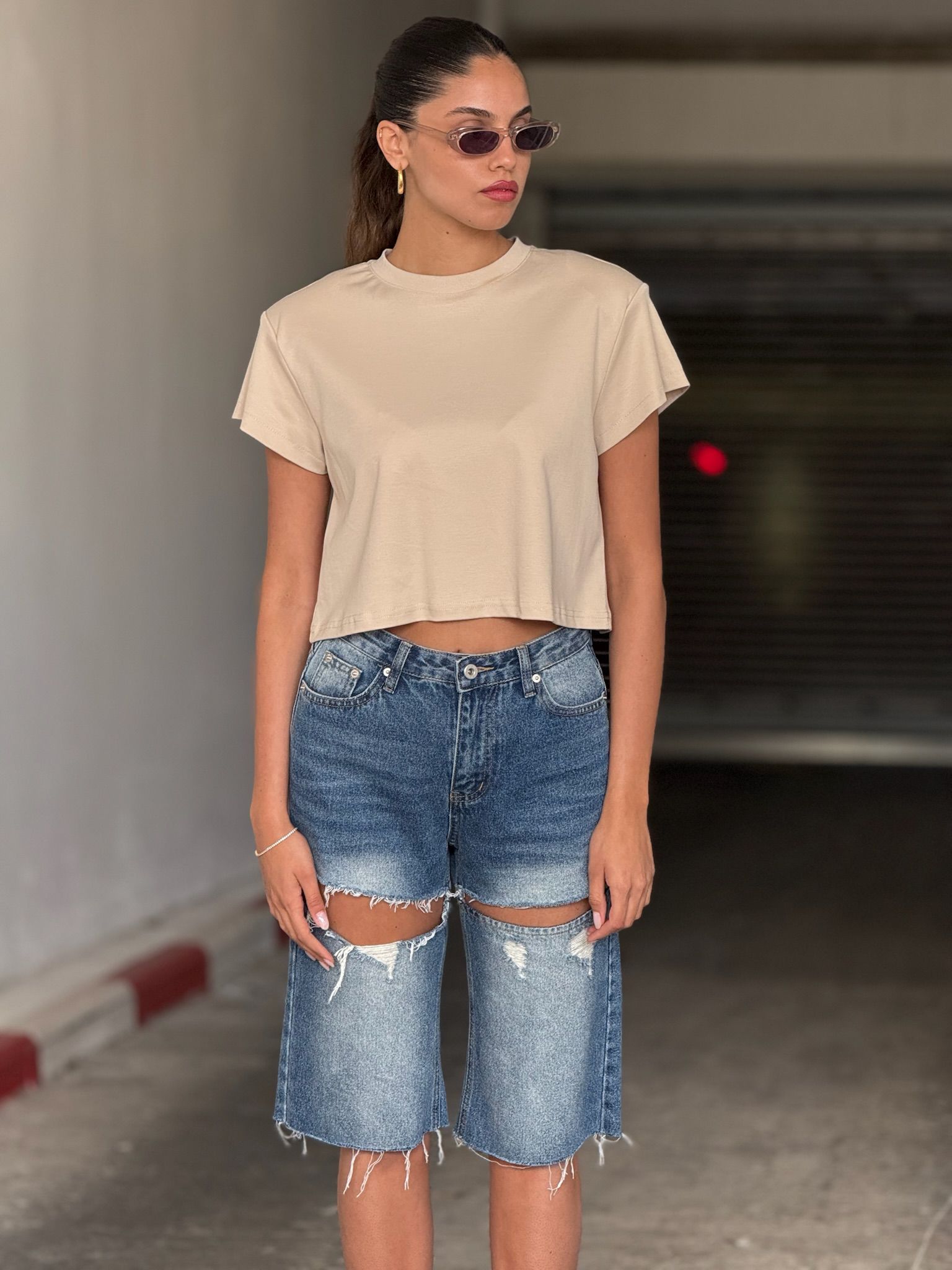 חולצת בילי בז'