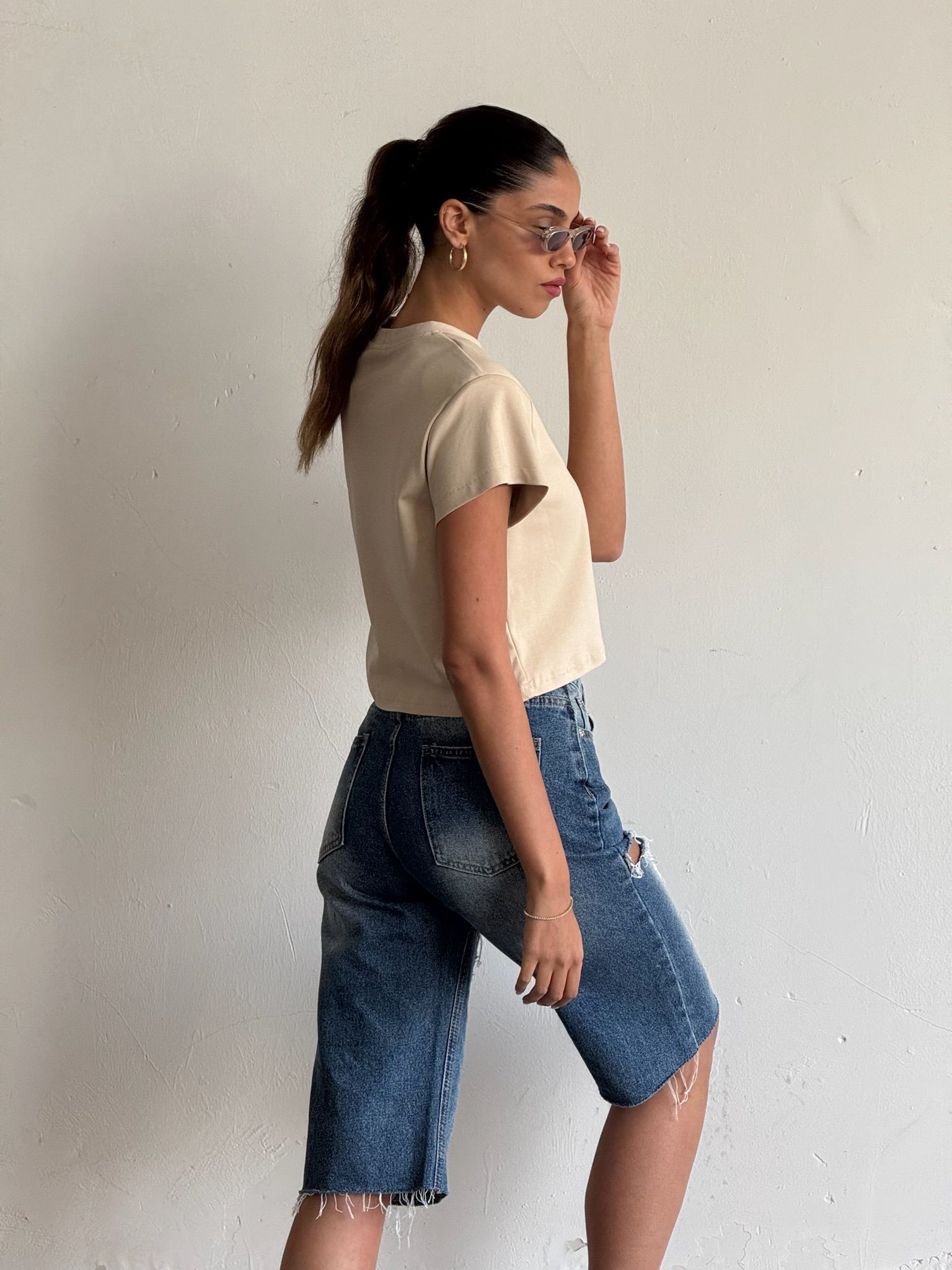 חולצת בילי בז'