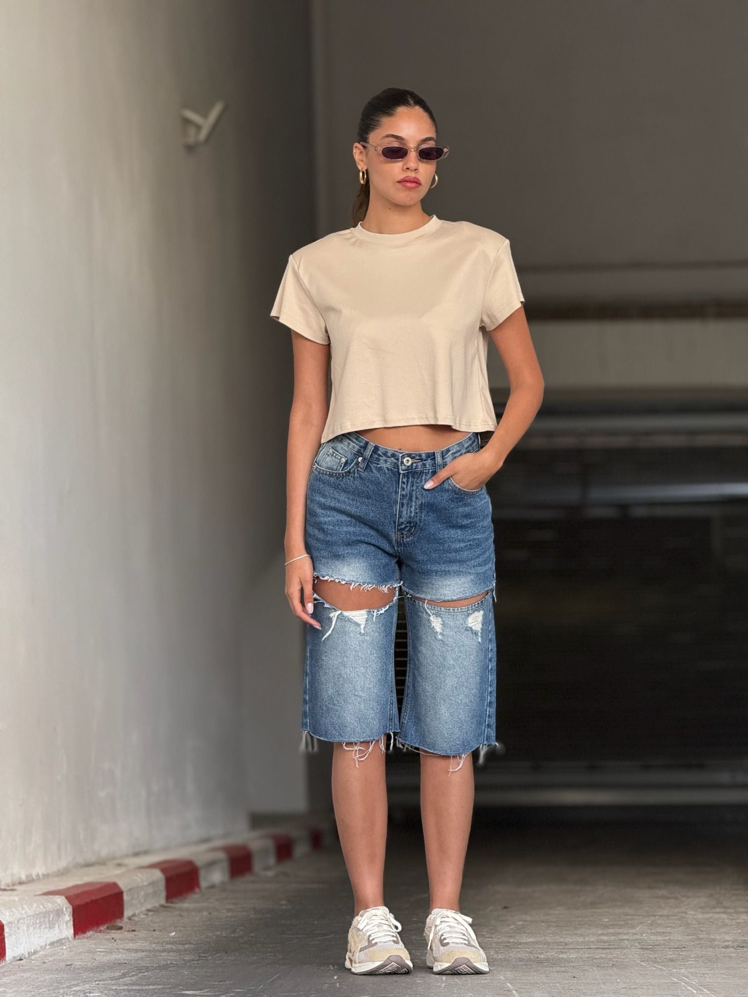 חולצת בילי בז'