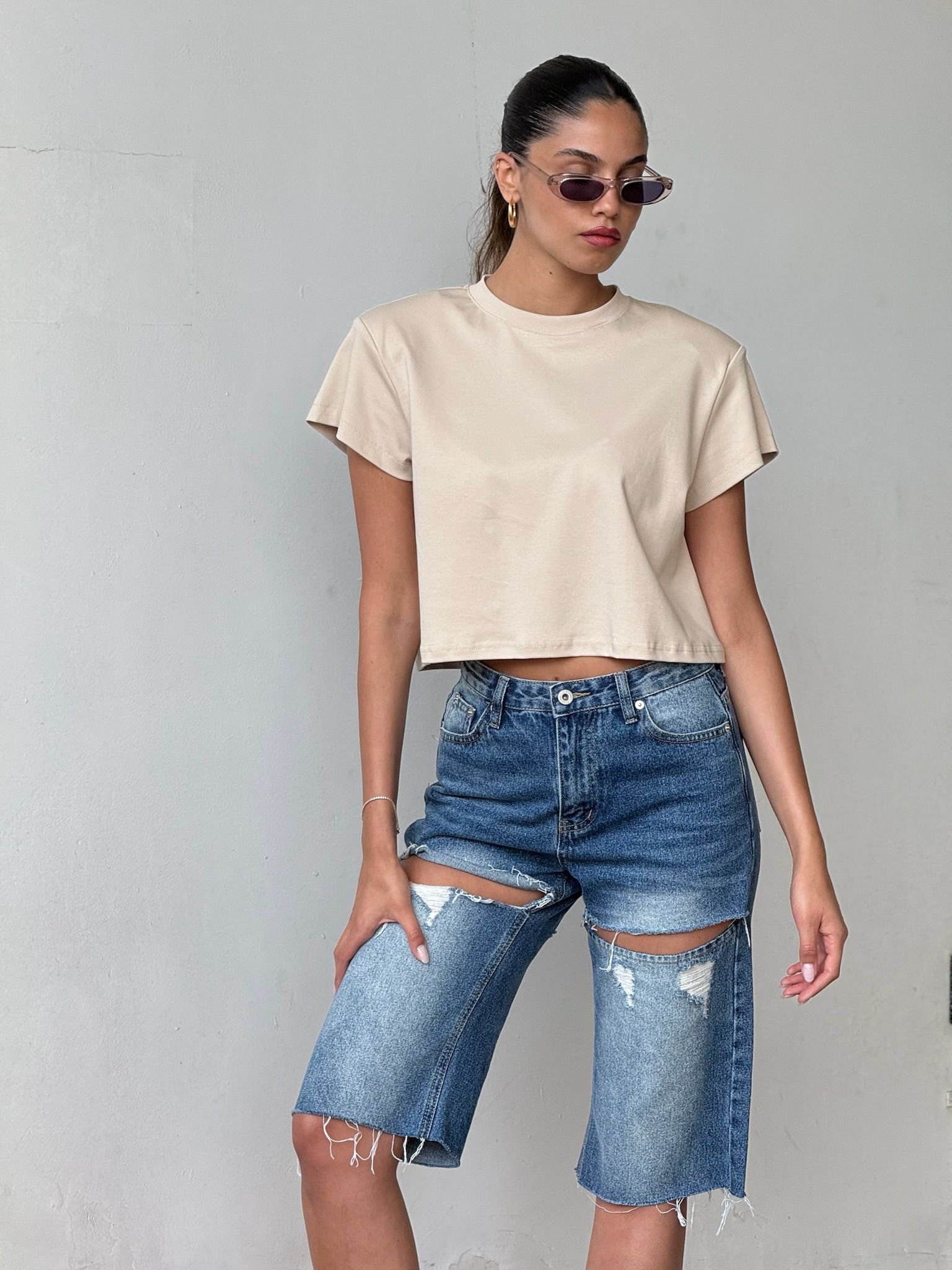 חולצת בילי בז'