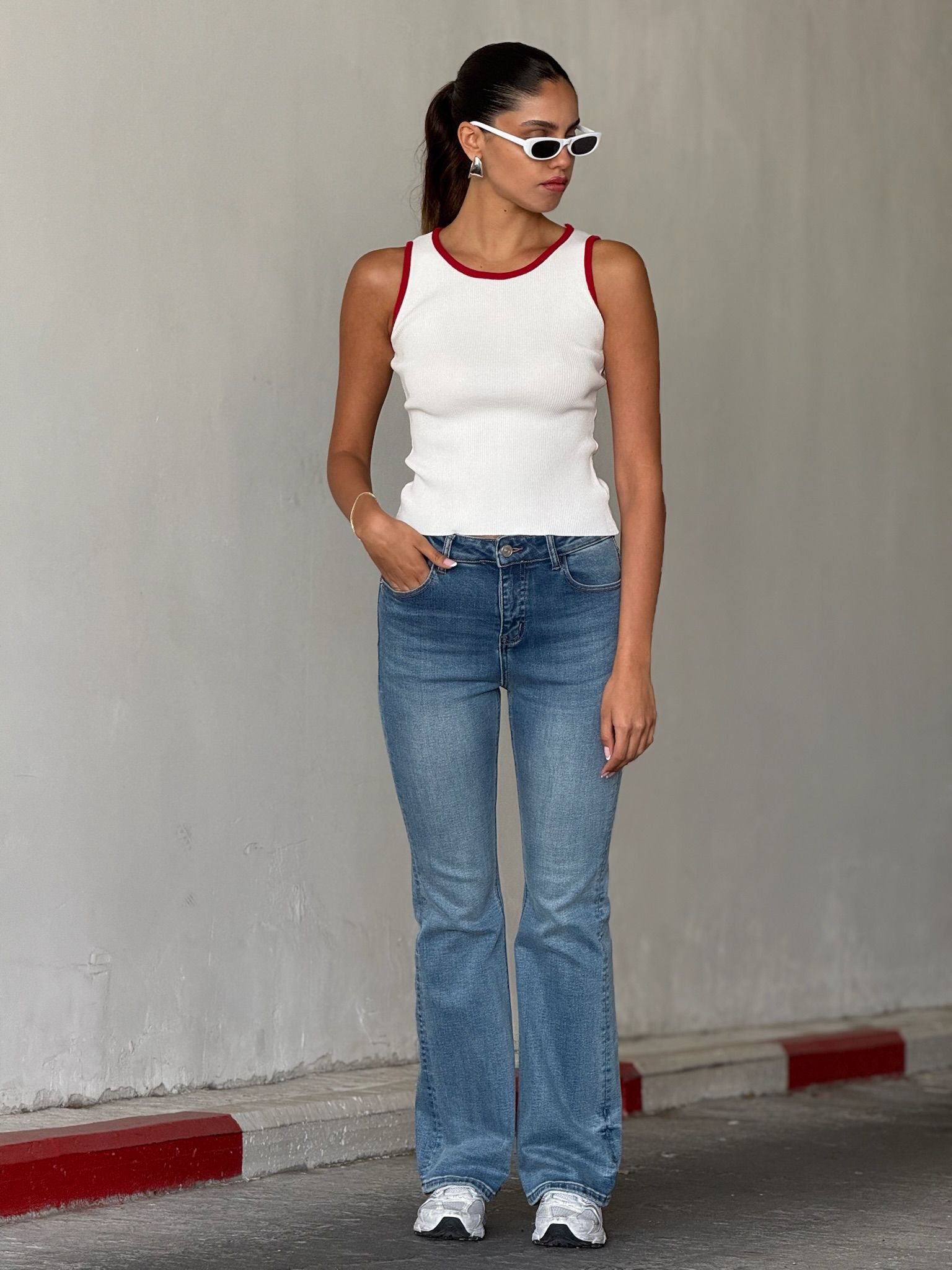 גופיית איב לבן