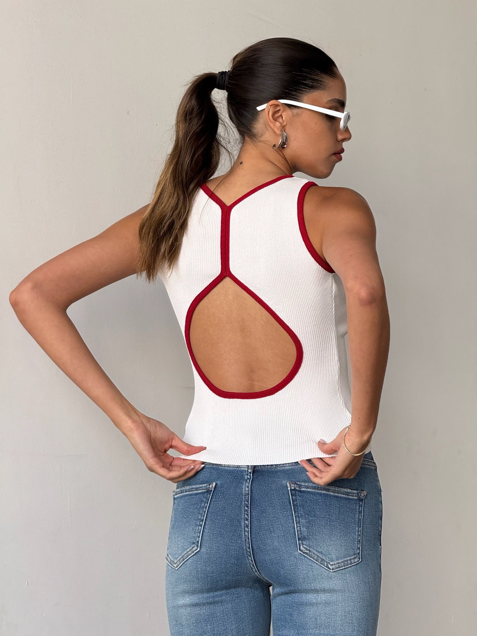 גופיית איב לבן