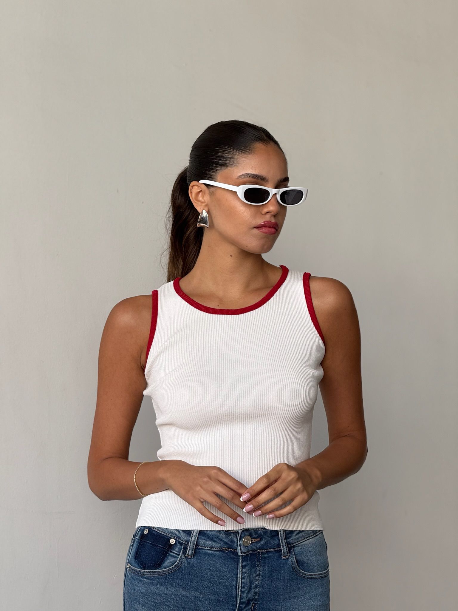 גופיית איב לבן