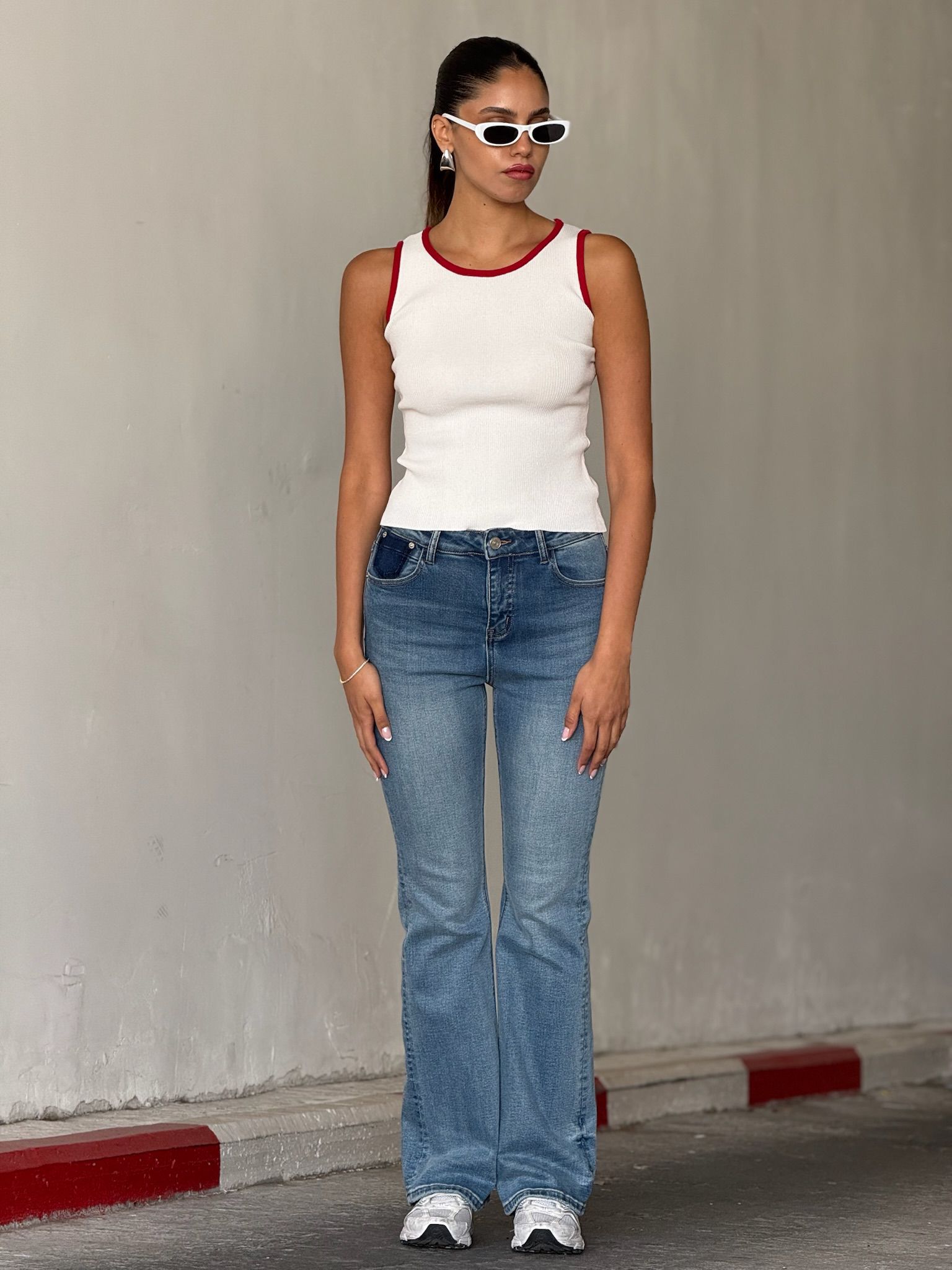 גופיית איב לבן