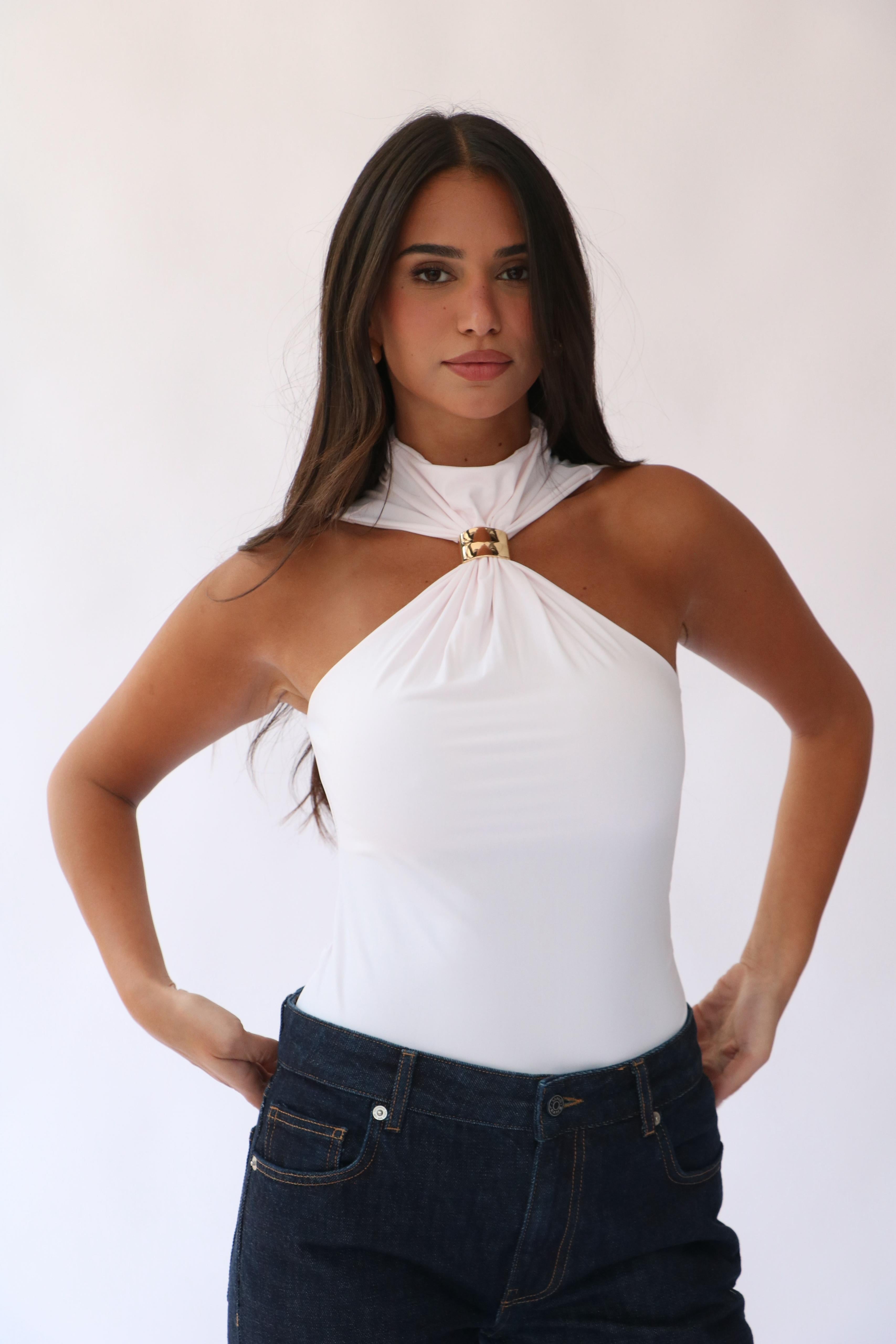 חולצת מוניקה לבן ורדרד