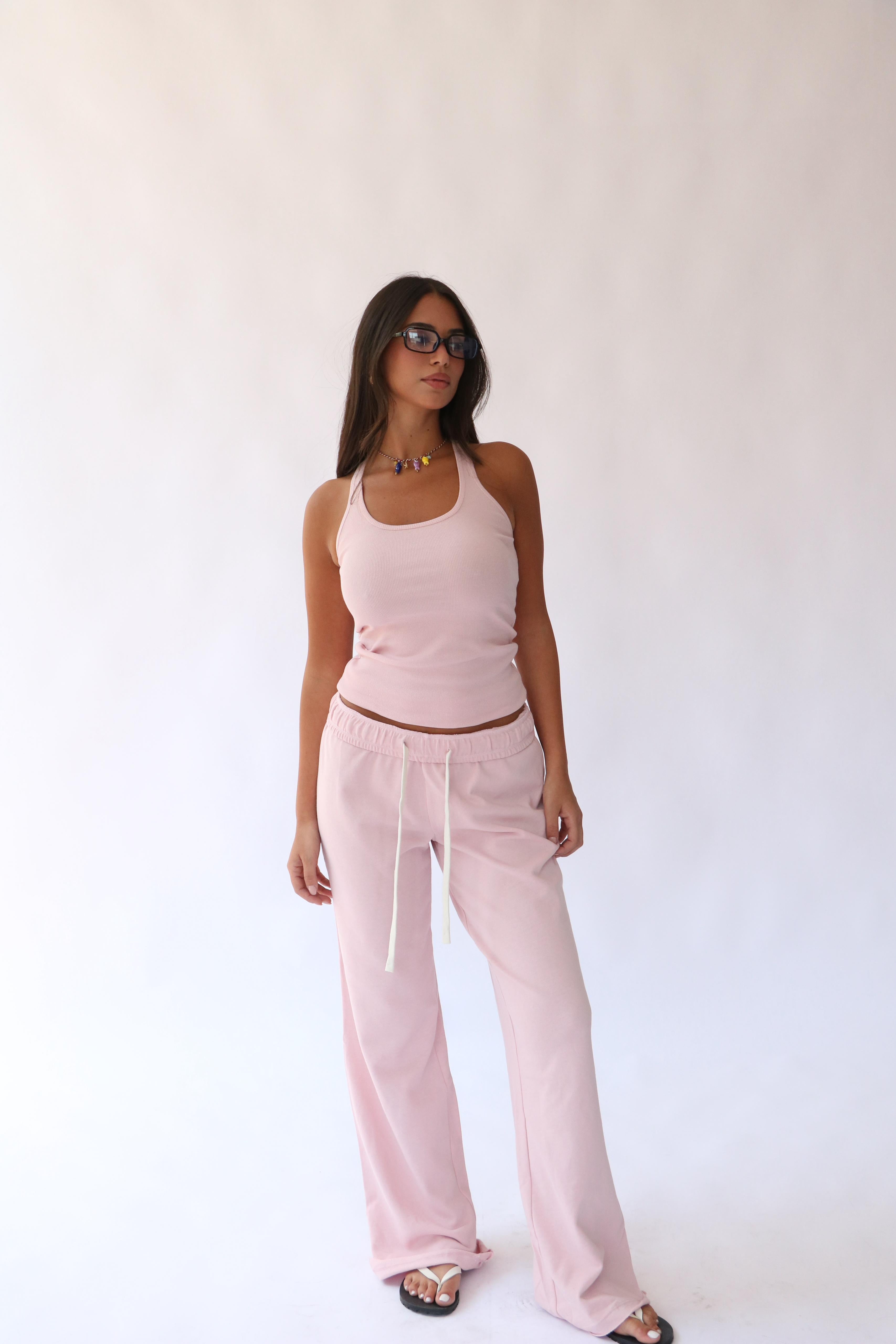 חליפת בקי ורוד