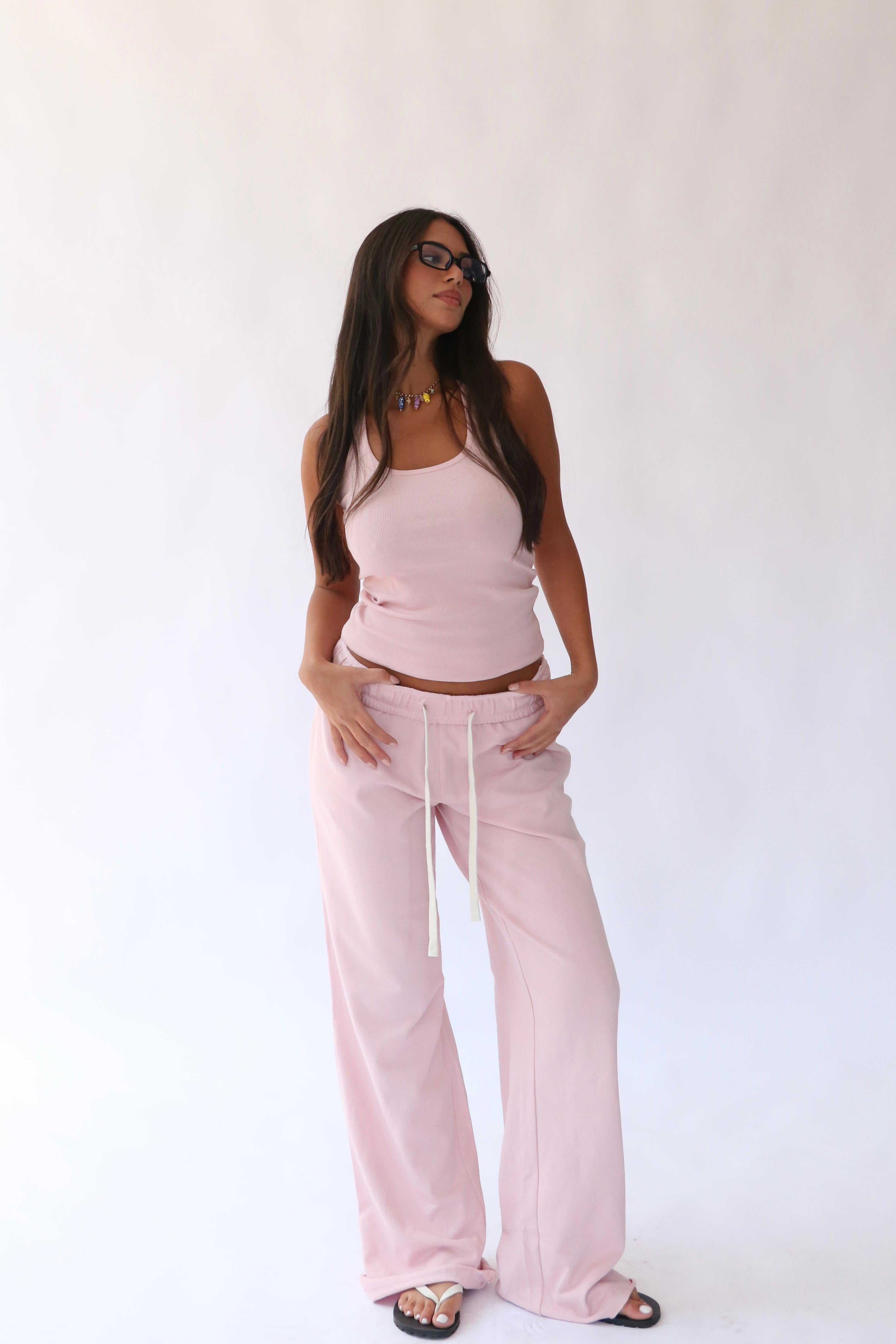 חליפת בקי ורוד