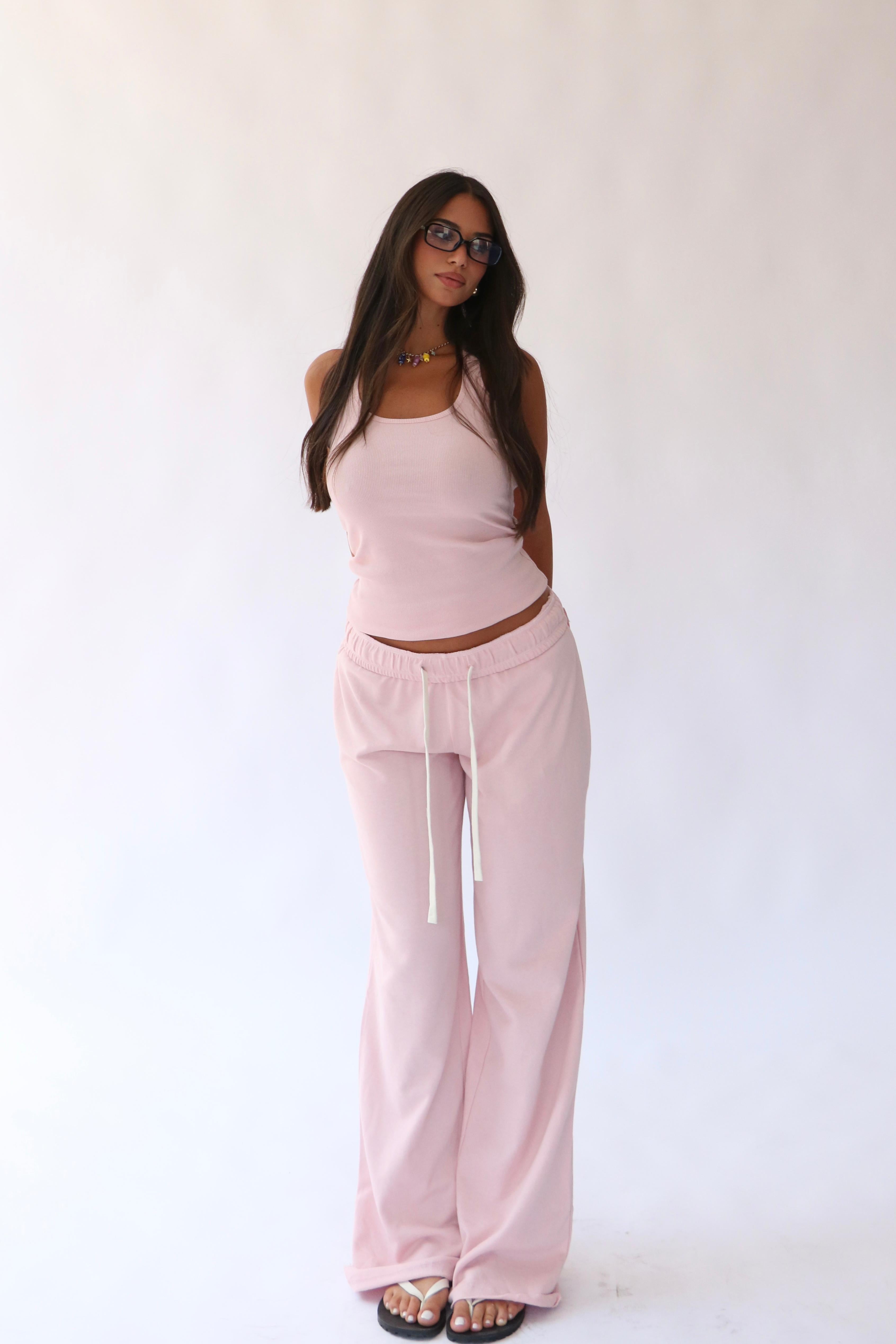 חליפת בקי ורוד