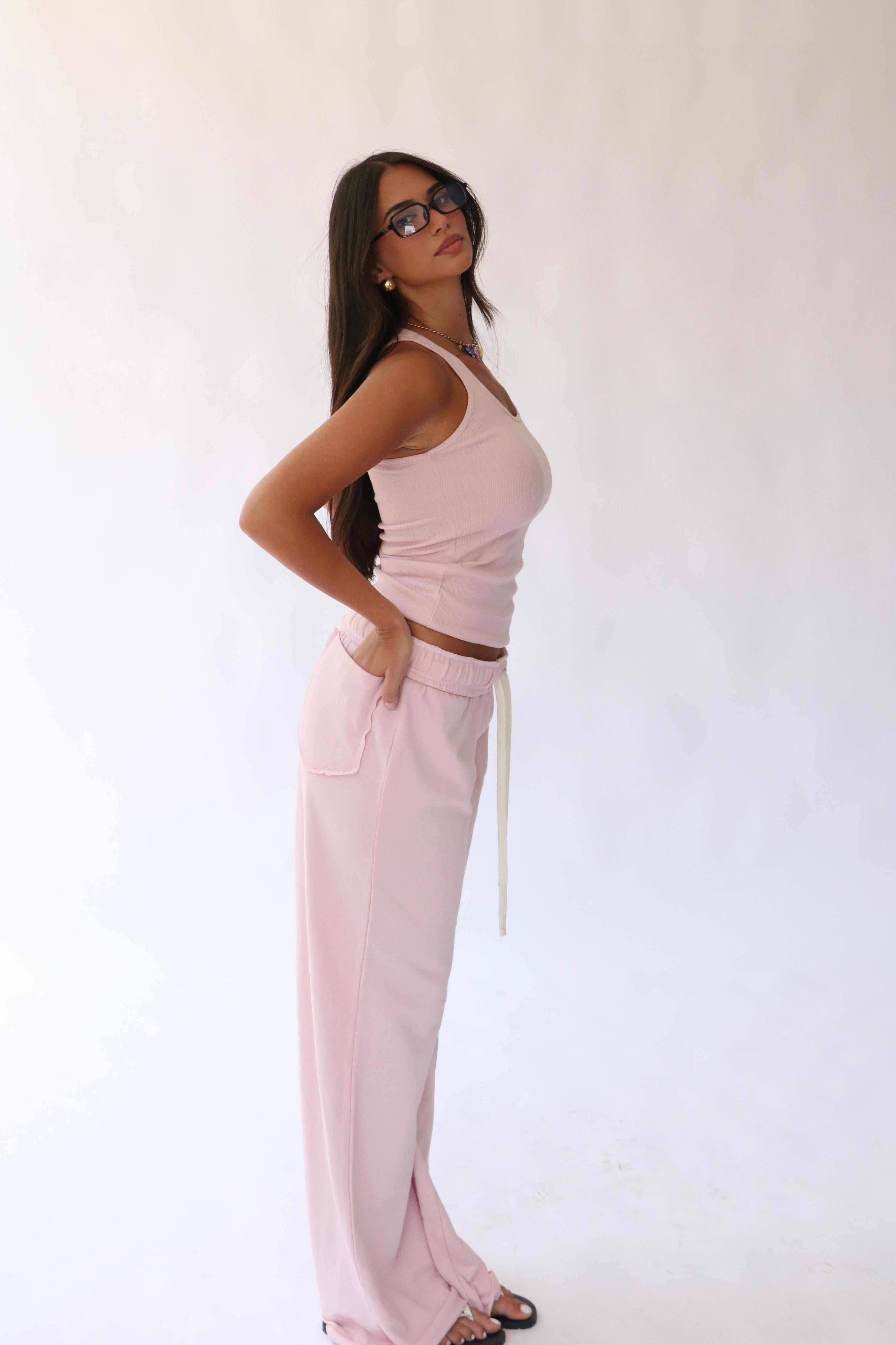 חליפת בקי ורוד