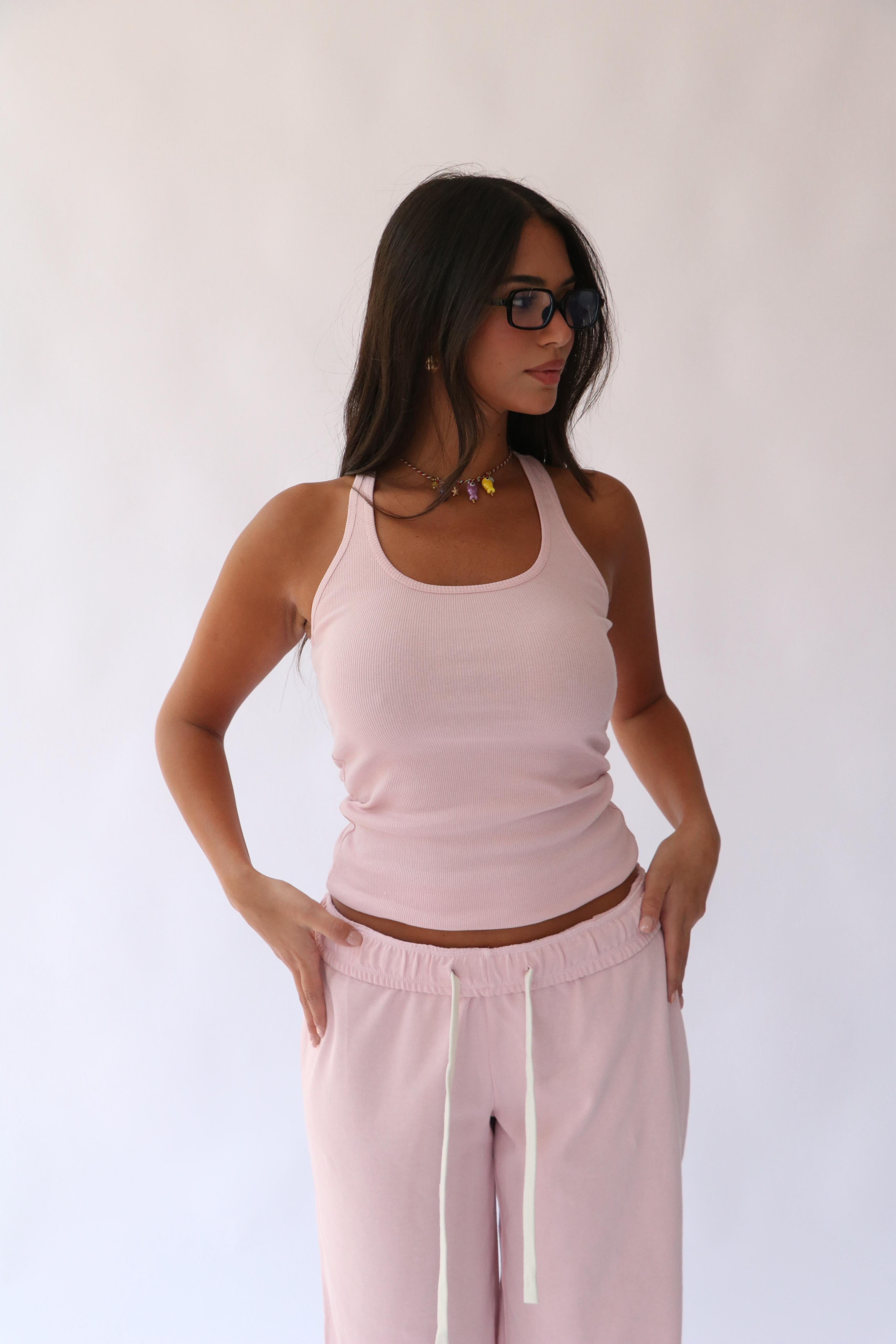 חליפת בקי ורוד