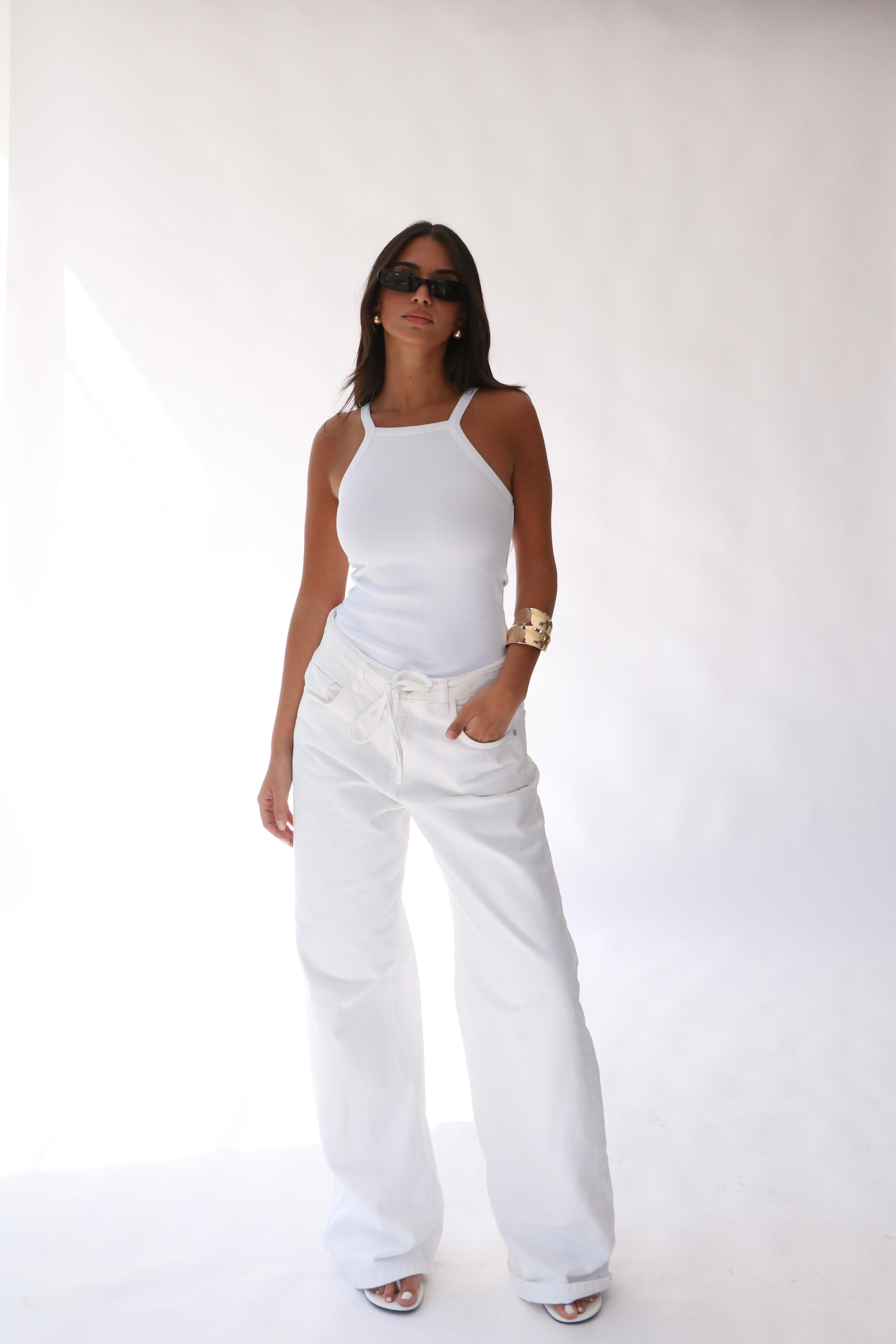 גופיית לארה לבן